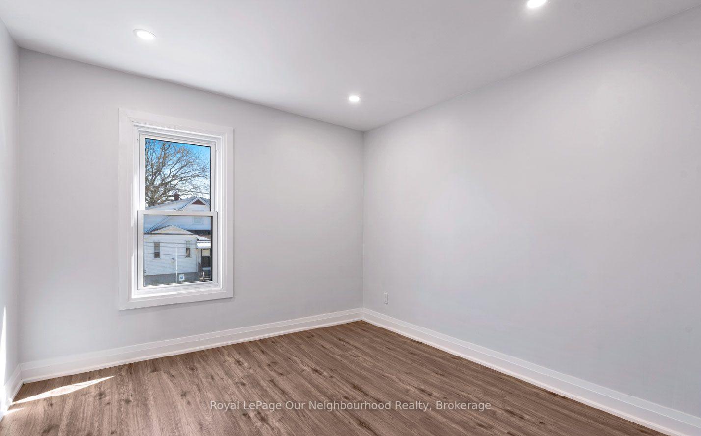 Photo 5 of Unit Unit 2, 5749 Summer Street, Niagara Falls, Hospital — HOMEH