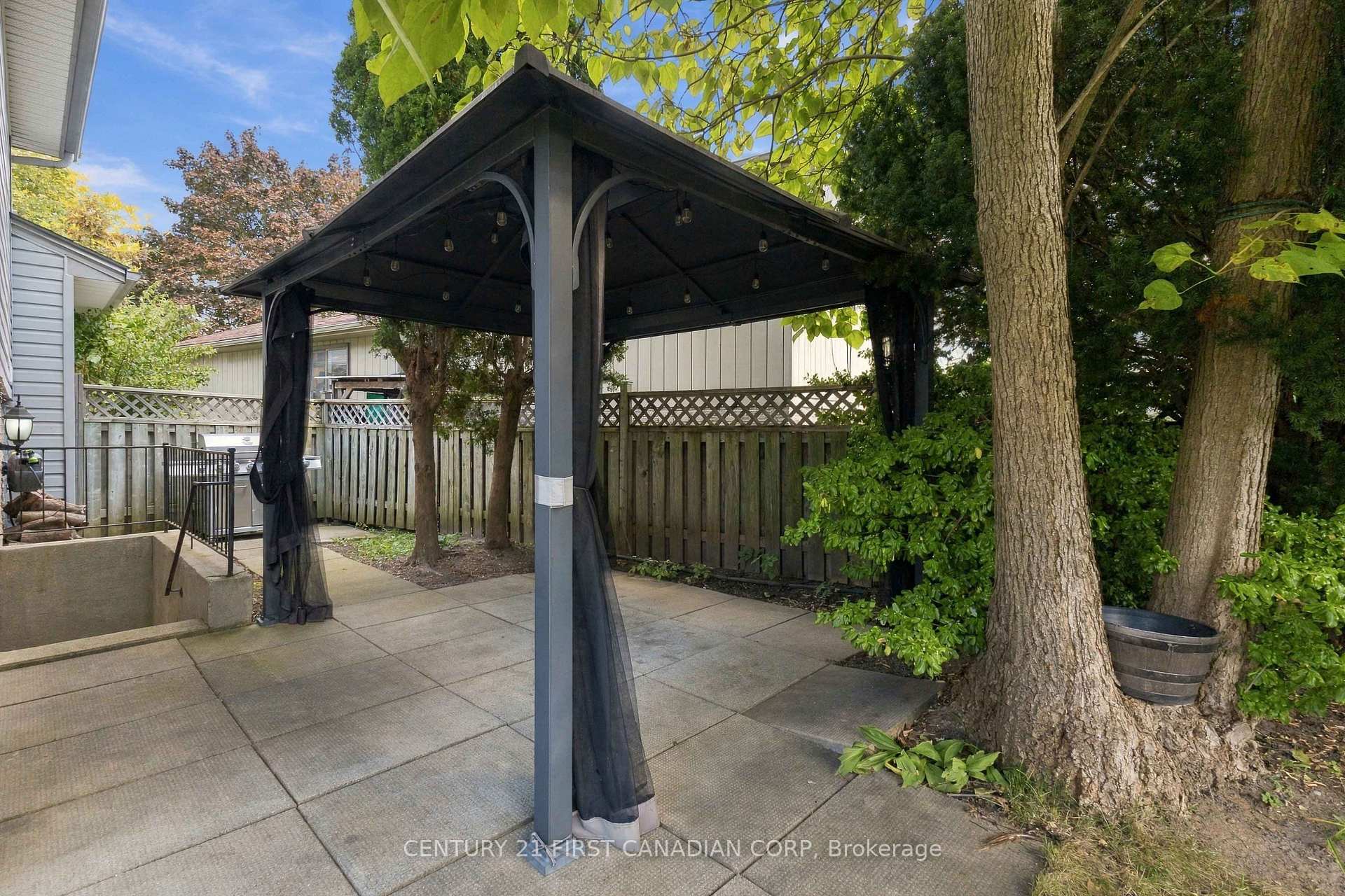 Photo 41 of 17 Archer Crescent, London, South X — HOMEH