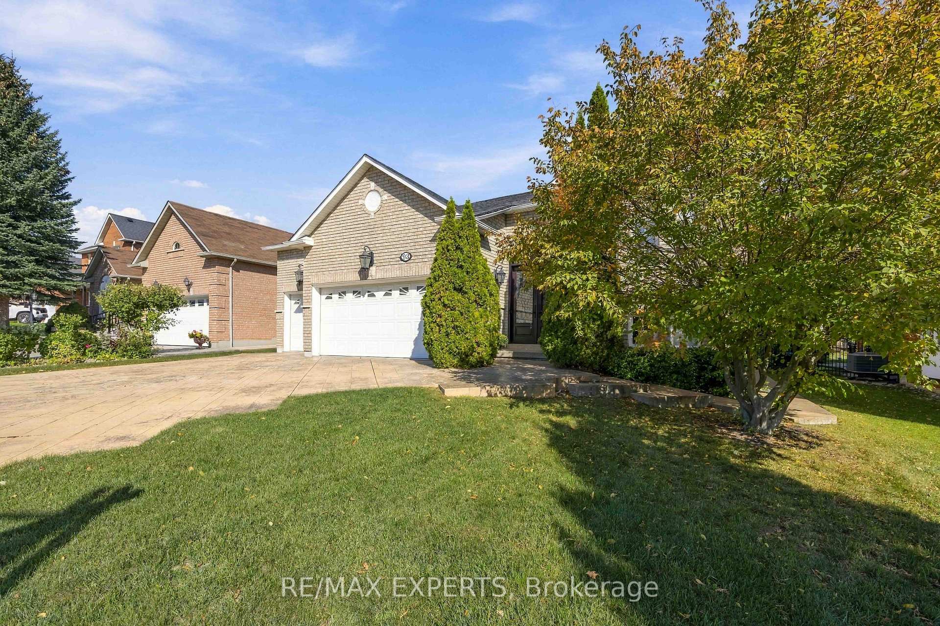 Photo 3 of 93 Velmar Drive, Vaughan, East Woodbridge — HOMEH