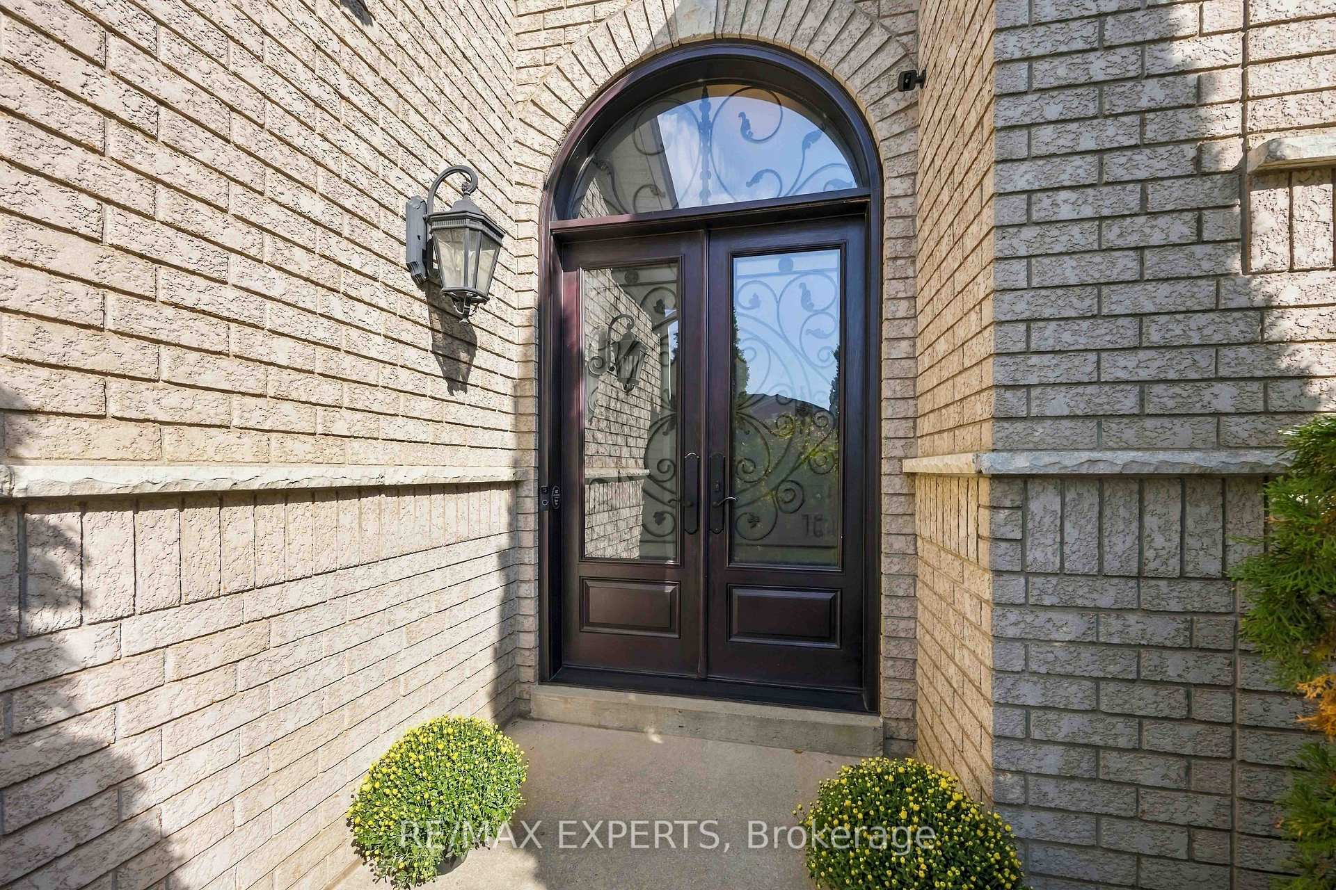 Photo 4 of 93 Velmar Drive, Vaughan, East Woodbridge — HOMEH