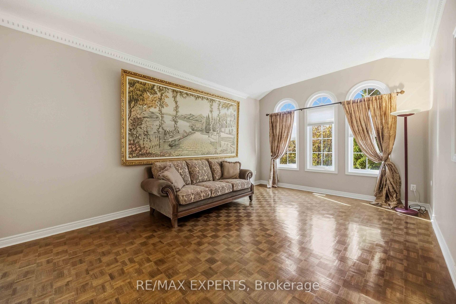 Photo 7 of 93 Velmar Drive, Vaughan, East Woodbridge — HOMEH