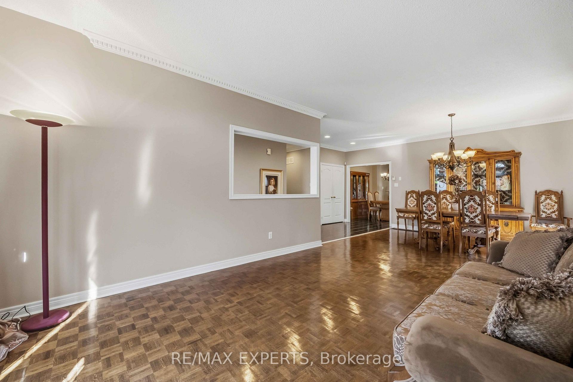 Photo 8 of 93 Velmar Drive, Vaughan, East Woodbridge — HOMEH