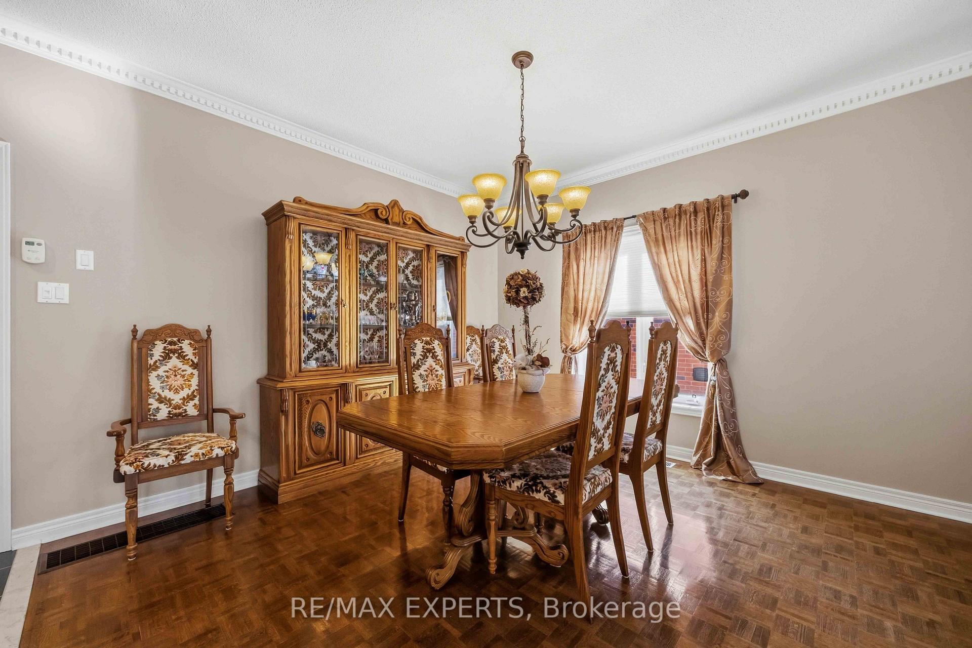 Photo 10 of 93 Velmar Drive, Vaughan, East Woodbridge — HOMEH
