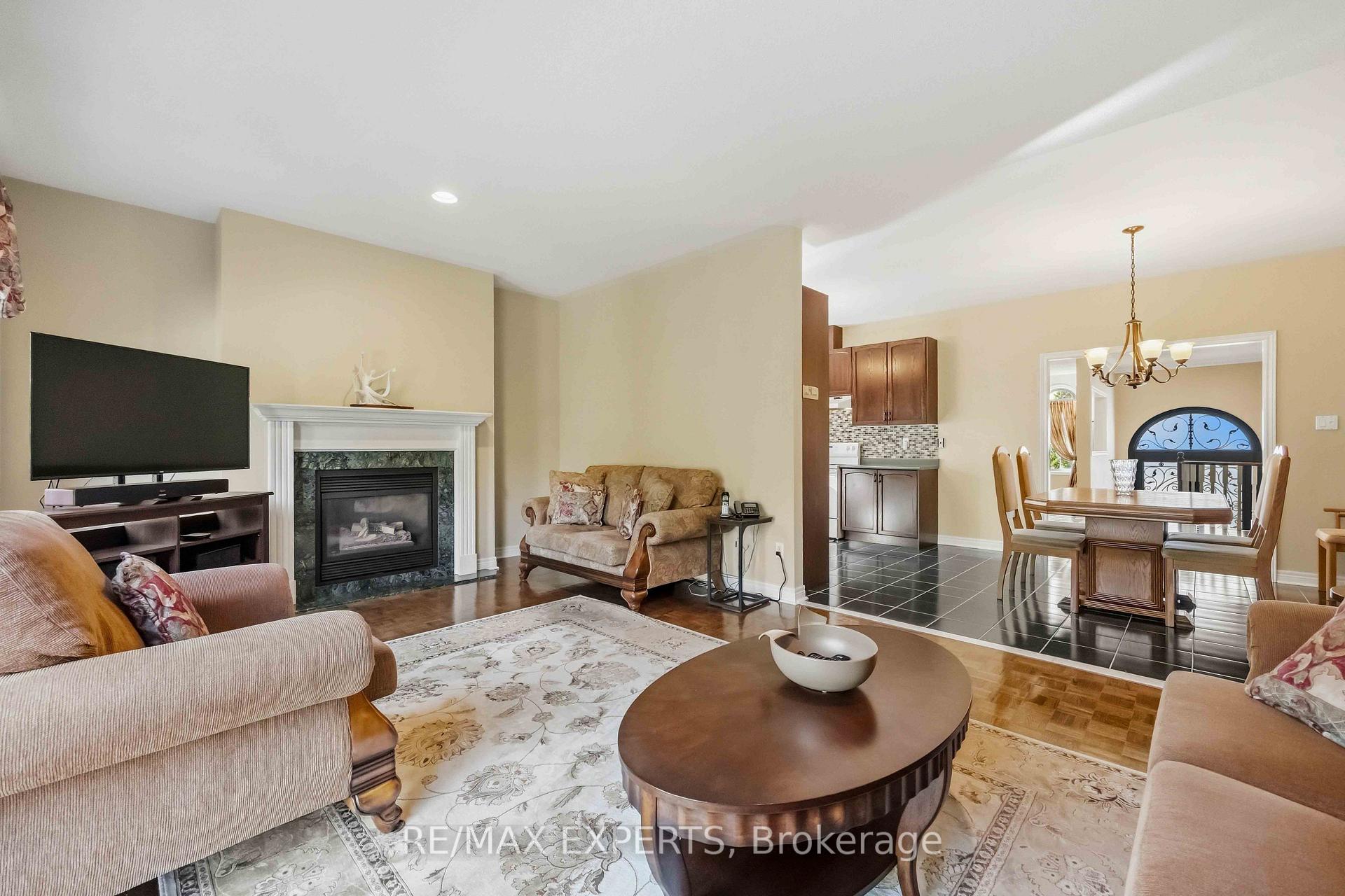 Photo 12 of 93 Velmar Drive, Vaughan, East Woodbridge — HOMEH