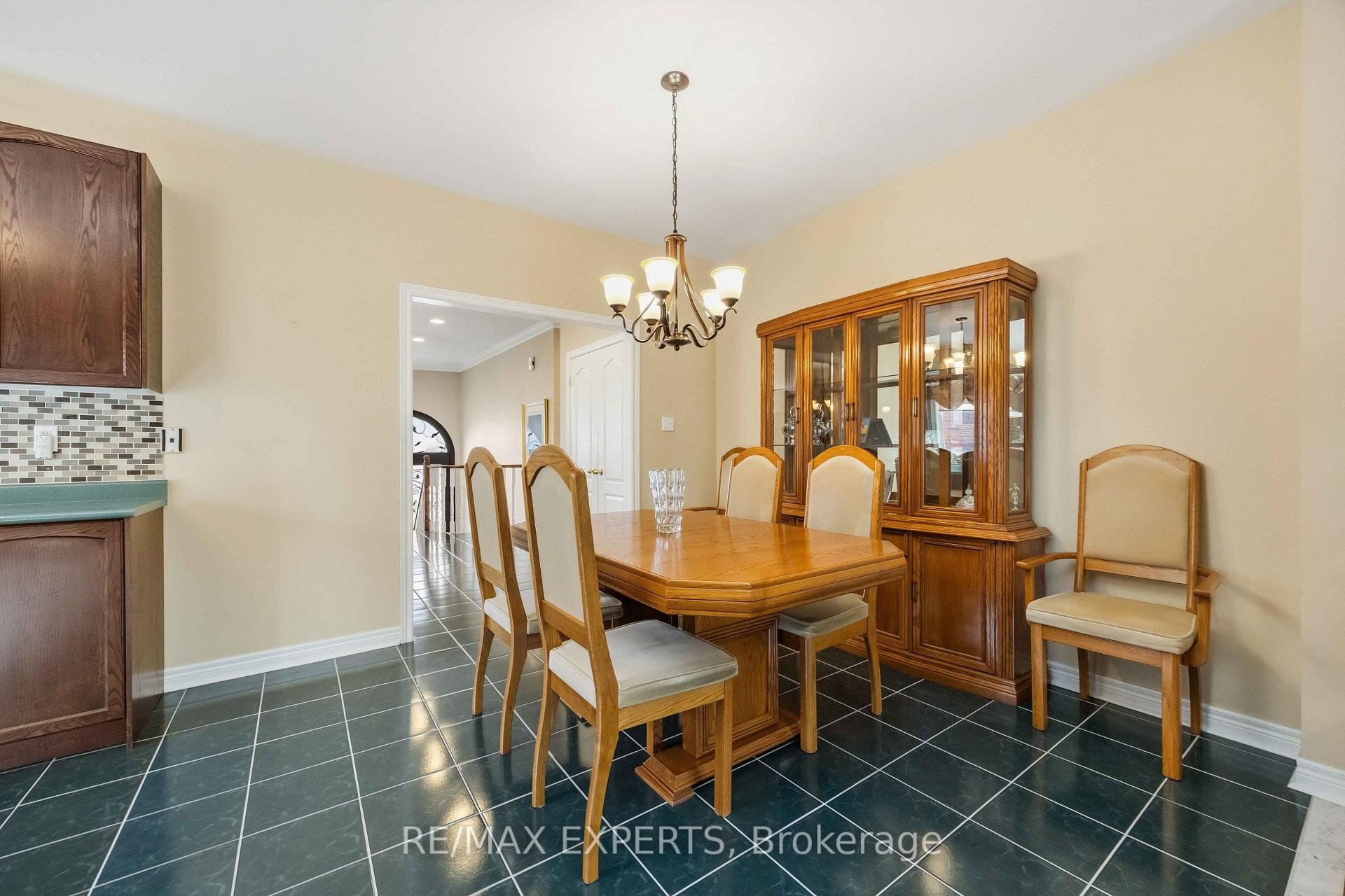 Photo 13 of 93 Velmar Drive, Vaughan, East Woodbridge — HOMEH