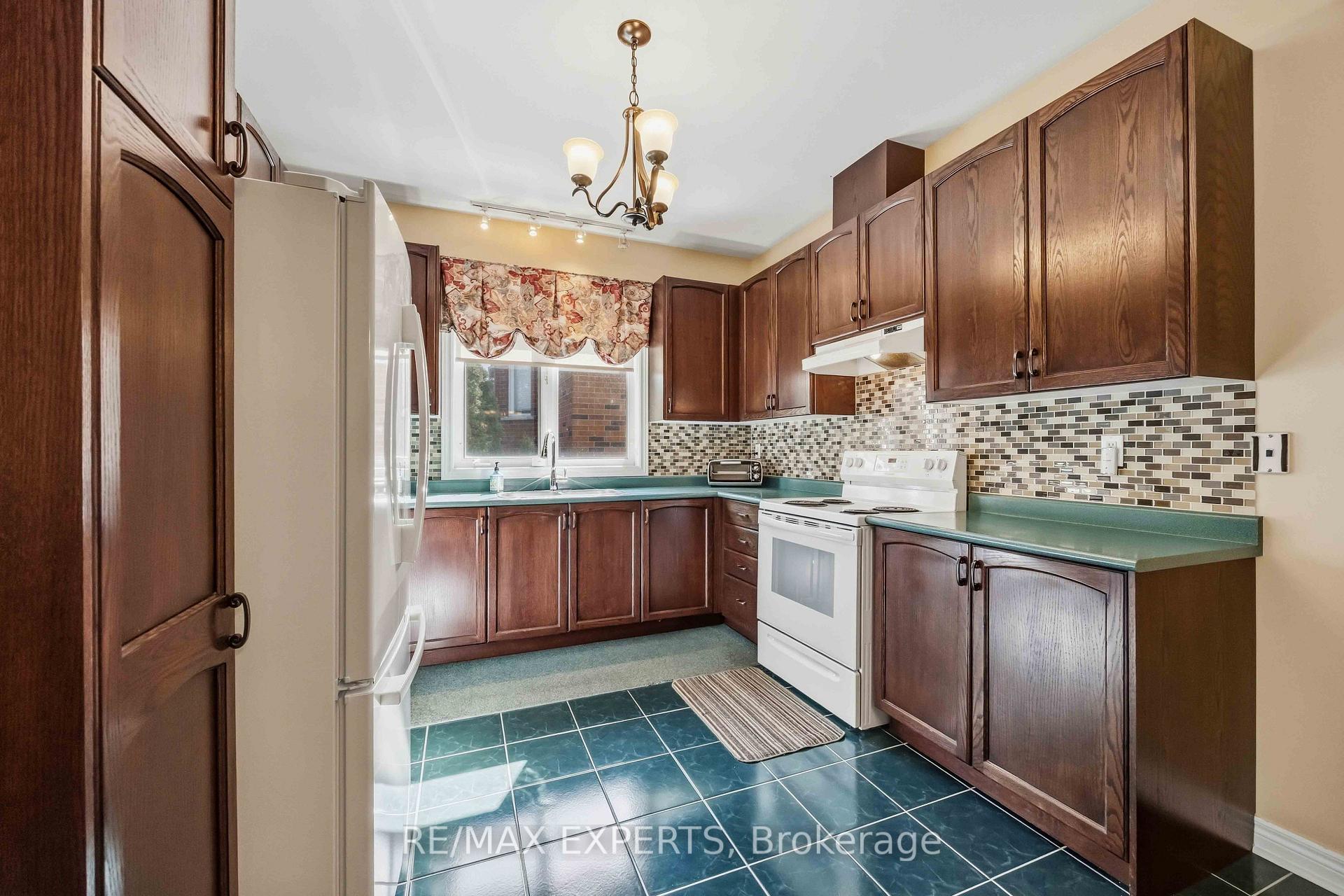 Photo 14 of 93 Velmar Drive, Vaughan, East Woodbridge — HOMEH