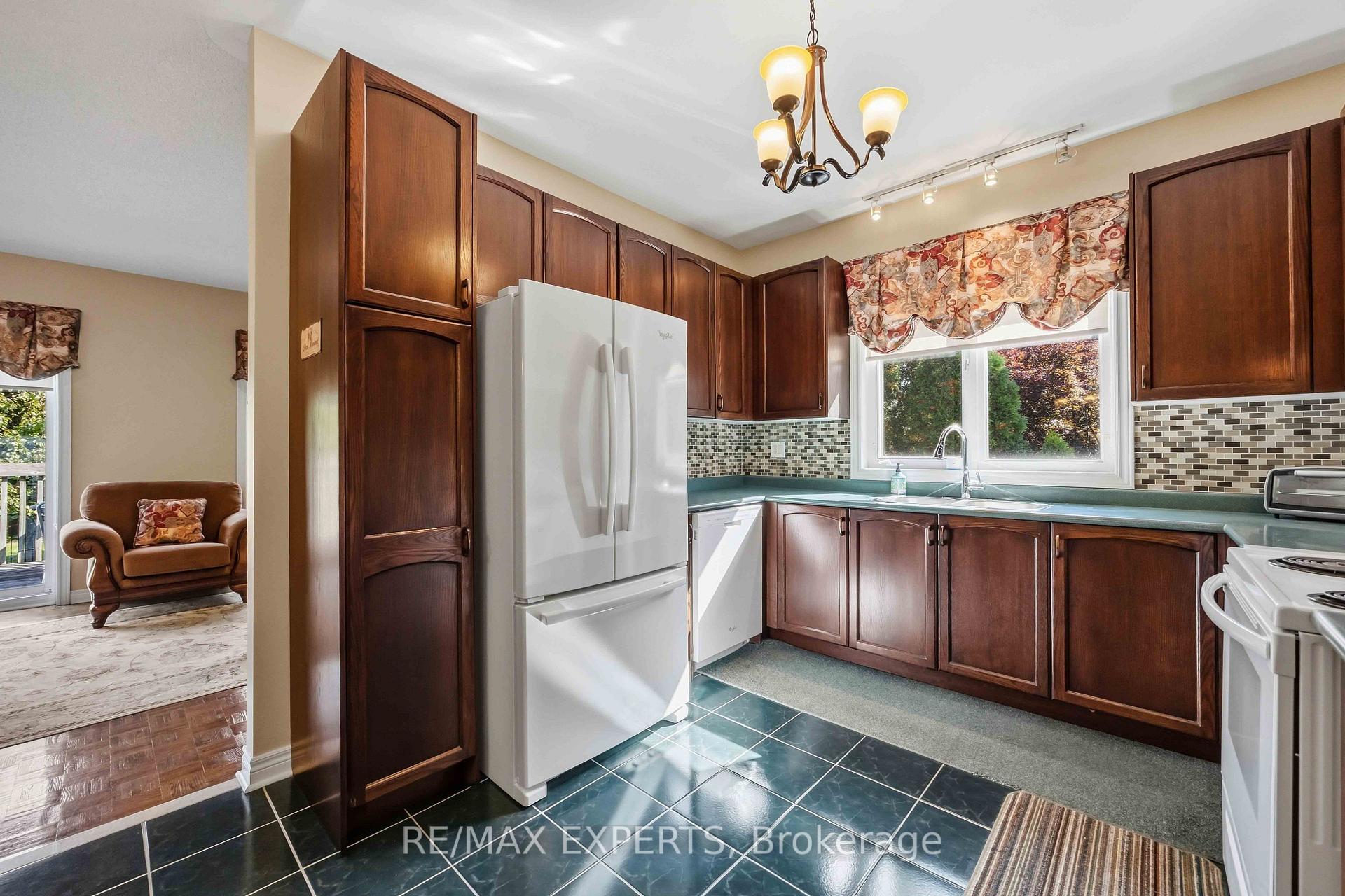 Photo 15 of 93 Velmar Drive, Vaughan, East Woodbridge — HOMEH