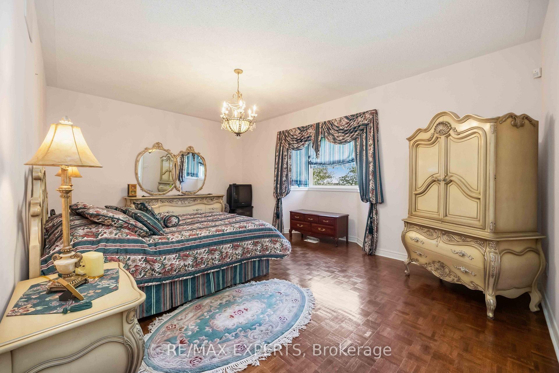 Photo 21 of 93 Velmar Drive, Vaughan, East Woodbridge — HOMEH