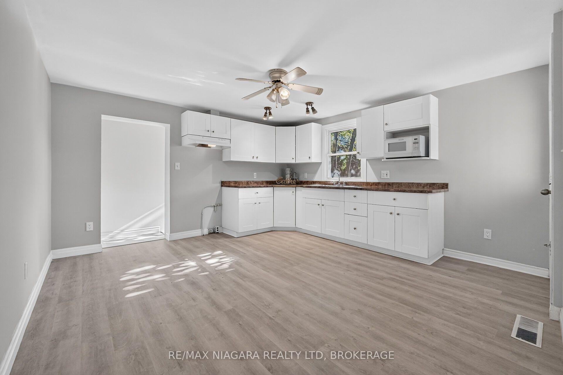 Photo 4 of 15 Adelaide Street, Grimsby, Grimsby West — HOMEH