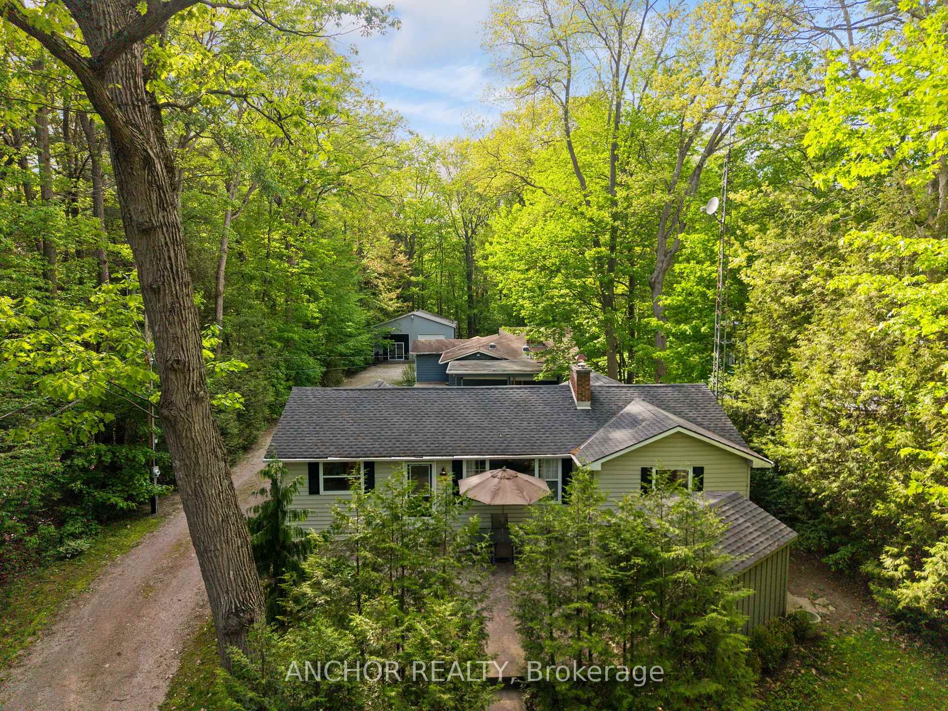 Photo of 223 Ontario Street S