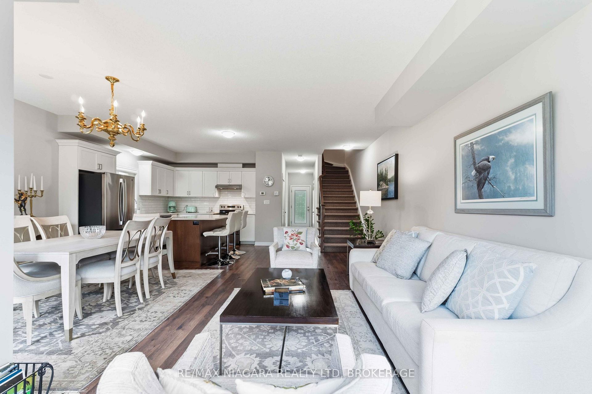 Photo 2 of 23B Bloomfield Avenue, St. Catharines, Secord Woods — HOMEH