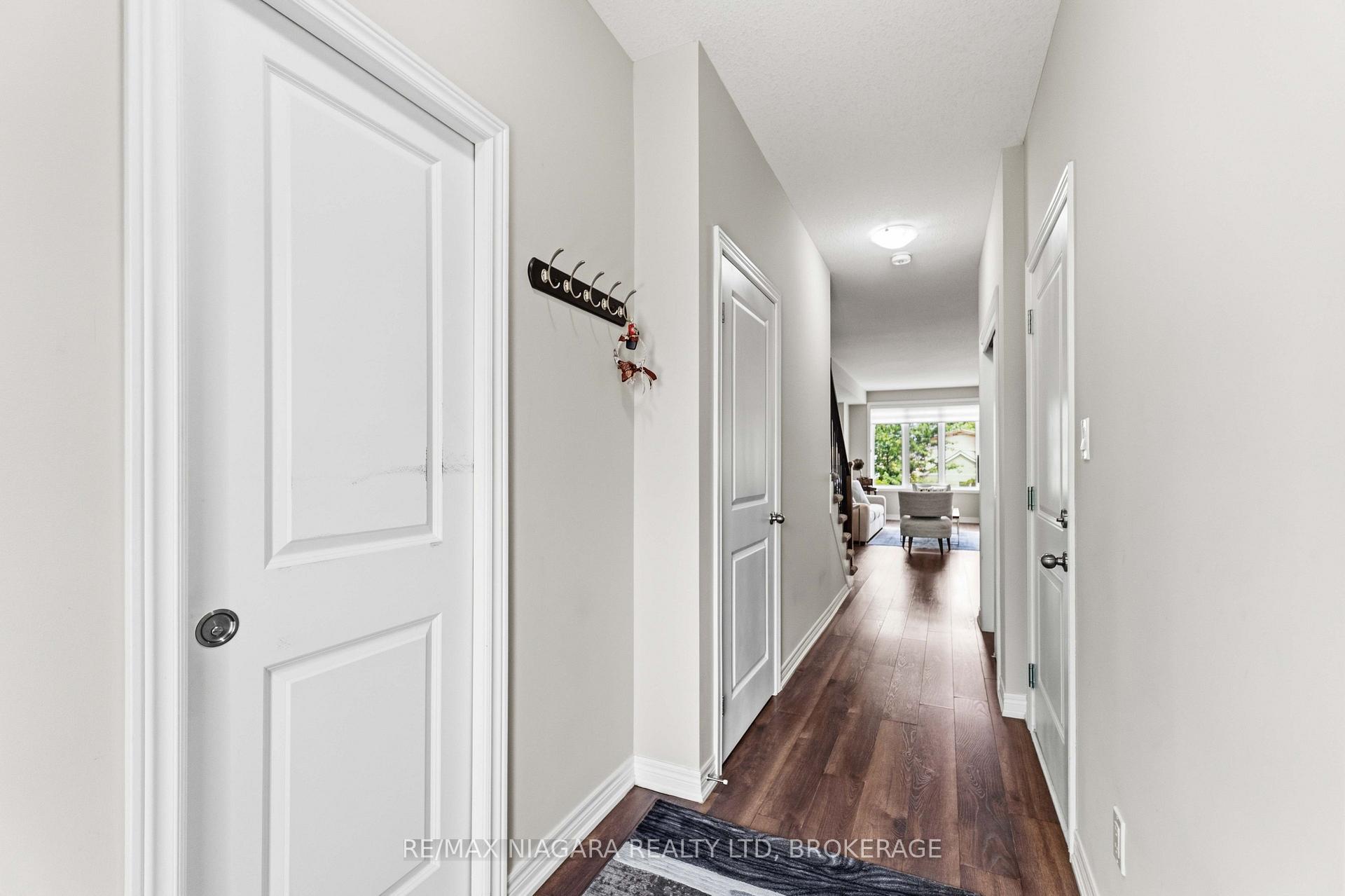 Photo 3 of 23B Bloomfield Avenue, St. Catharines, Secord Woods — HOMEH