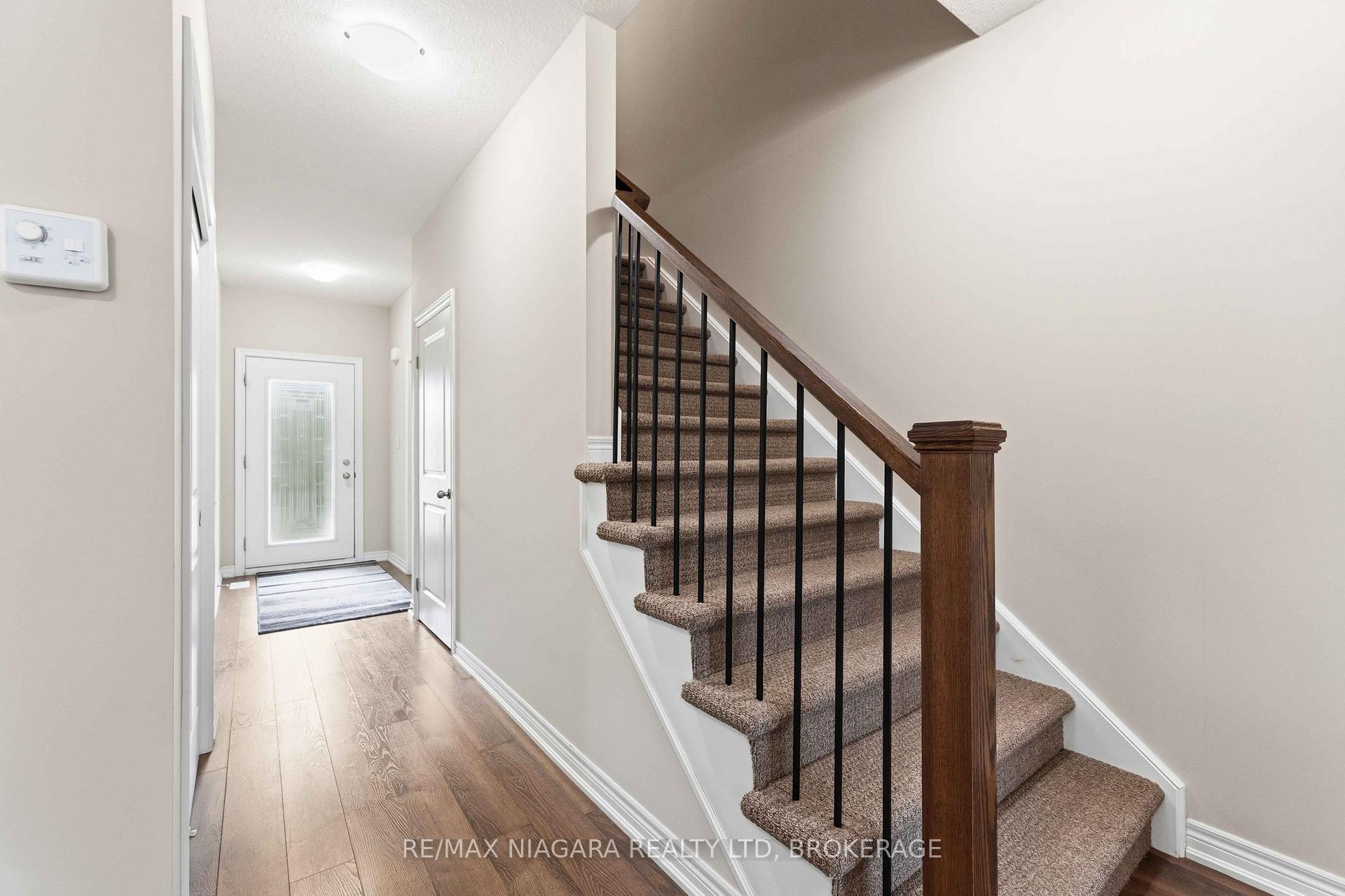 Photo 4 of 23B Bloomfield Avenue, St. Catharines, Secord Woods — HOMEH