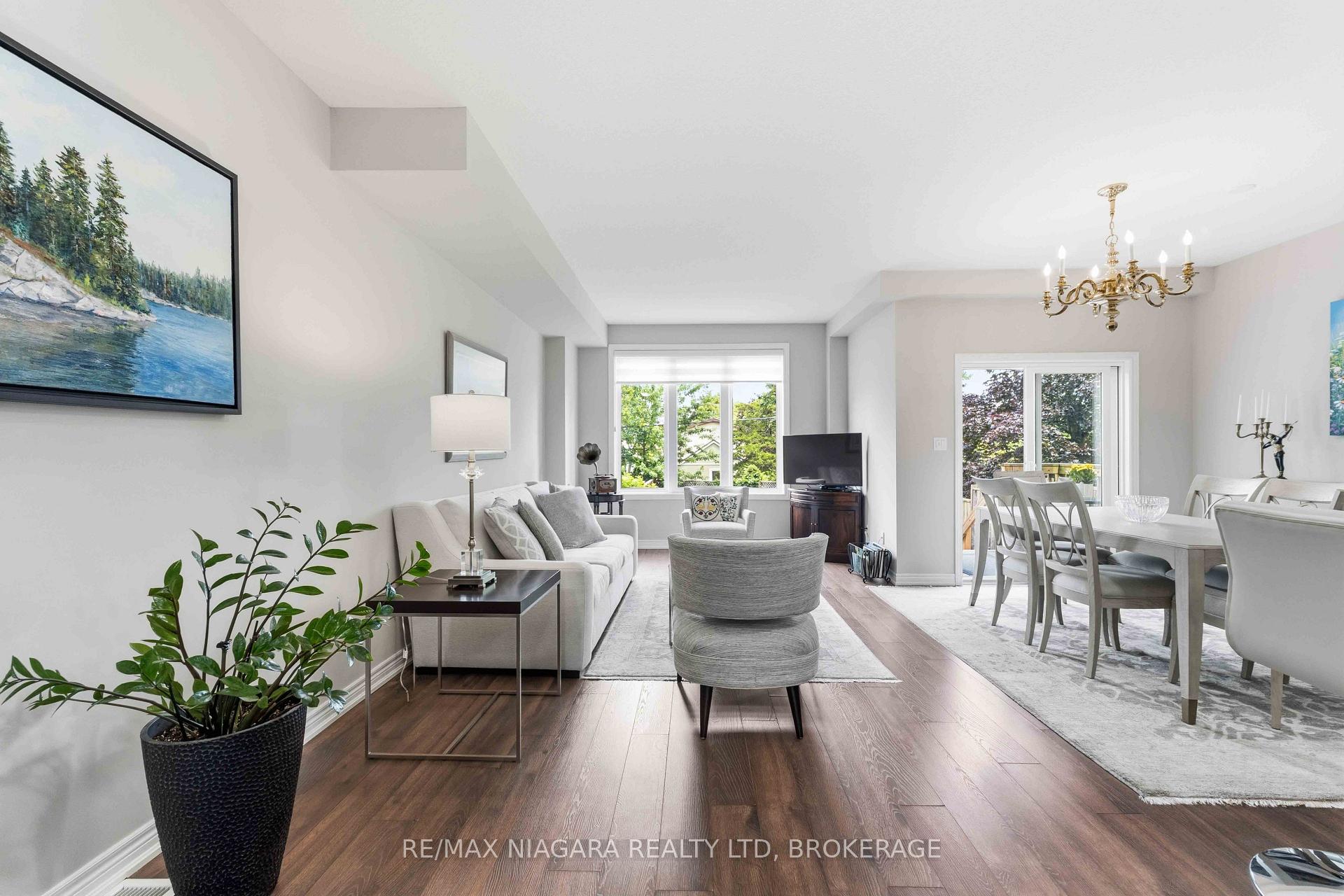 Photo 5 of 23B Bloomfield Avenue, St. Catharines, Secord Woods — HOMEH