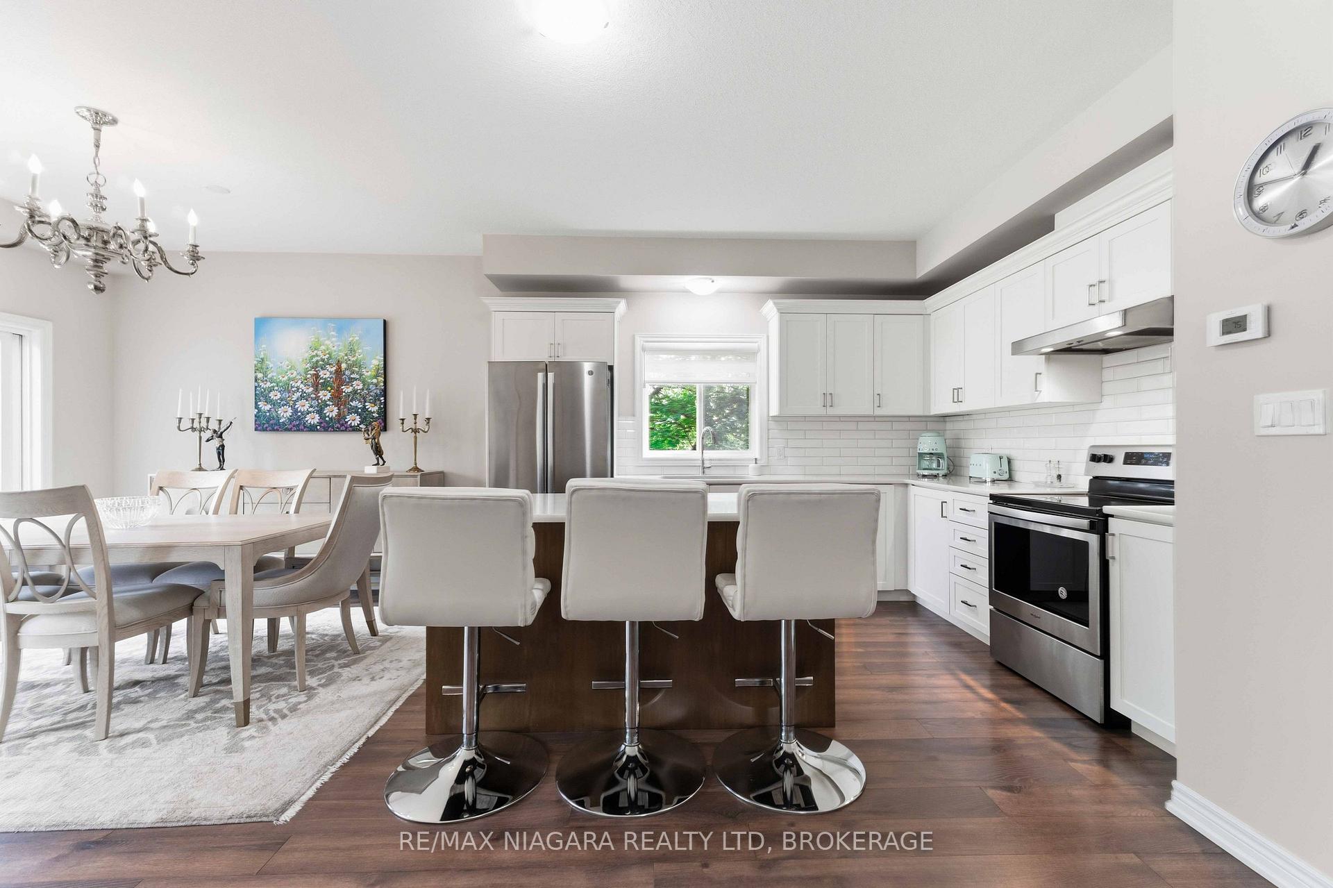 Photo 11 of 23B Bloomfield Avenue, St. Catharines, Secord Woods — HOMEH