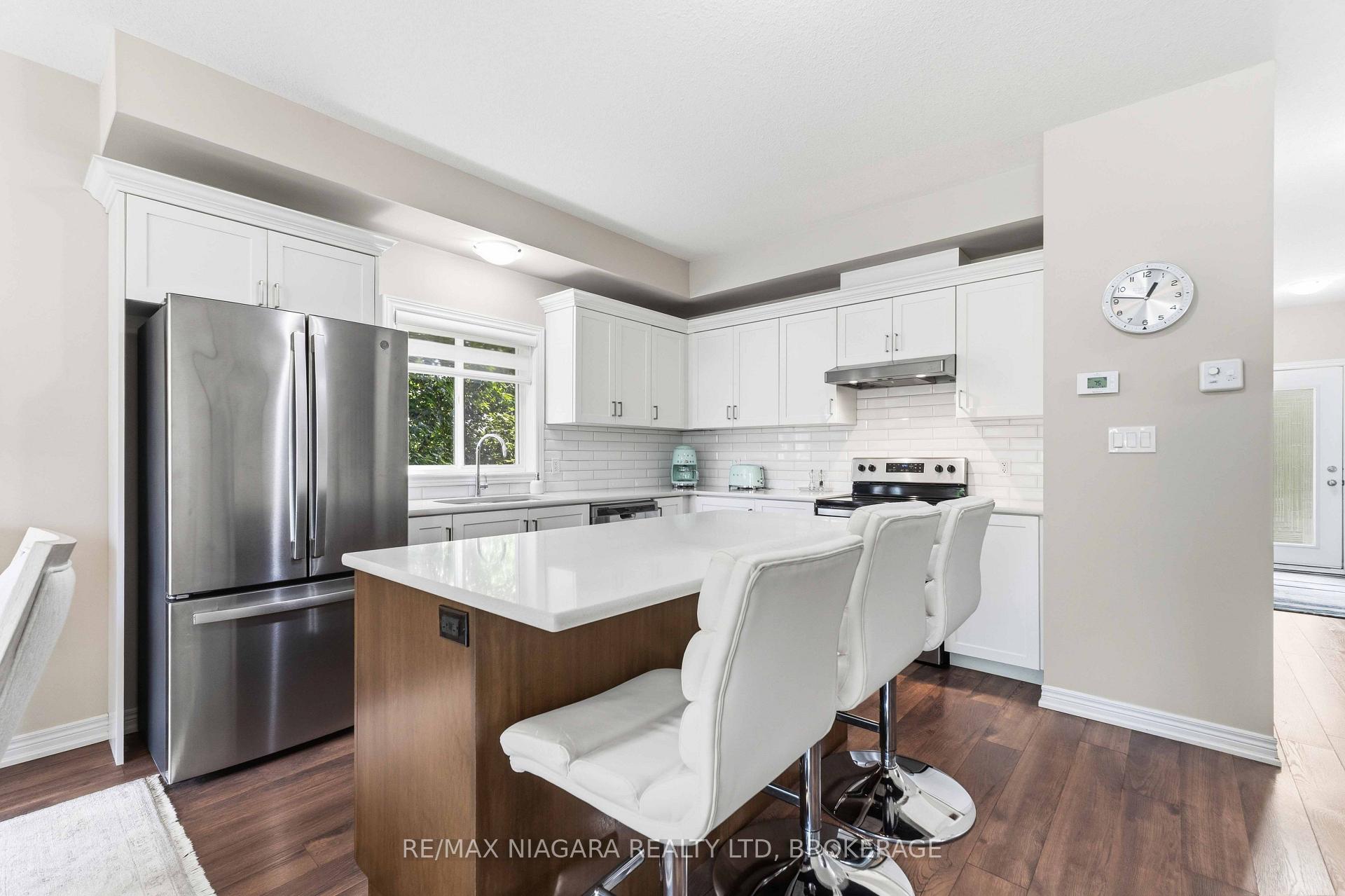Photo 12 of 23B Bloomfield Avenue, St. Catharines, Secord Woods — HOMEH