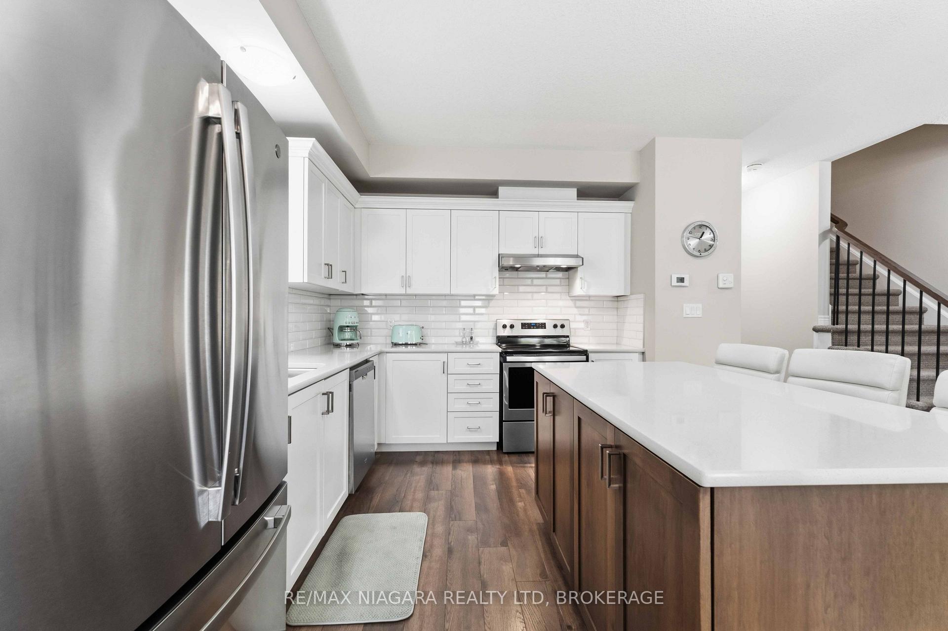 Photo 13 of 23B Bloomfield Avenue, St. Catharines, Secord Woods — HOMEH