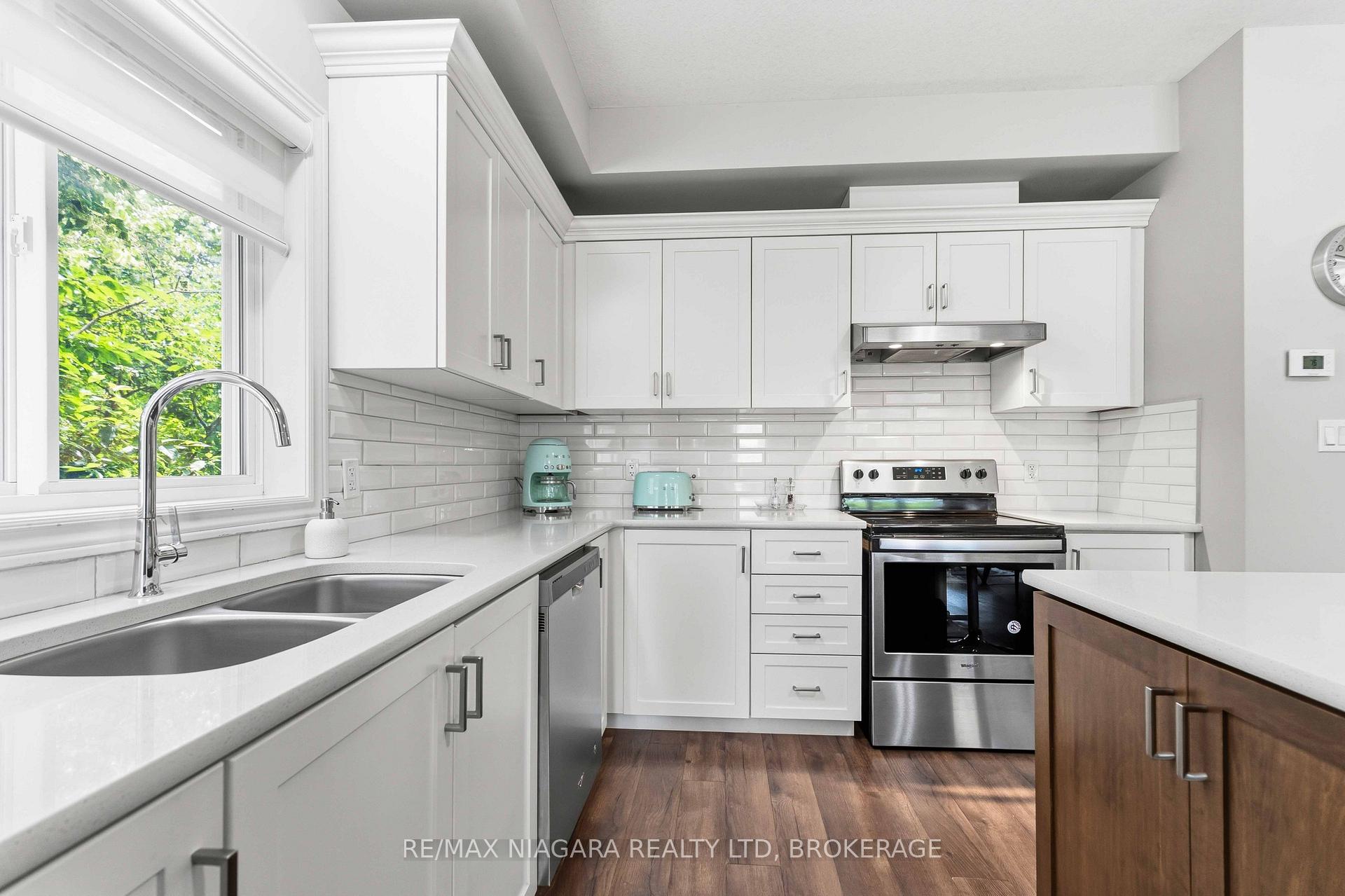 Photo 14 of 23B Bloomfield Avenue, St. Catharines, Secord Woods — HOMEH