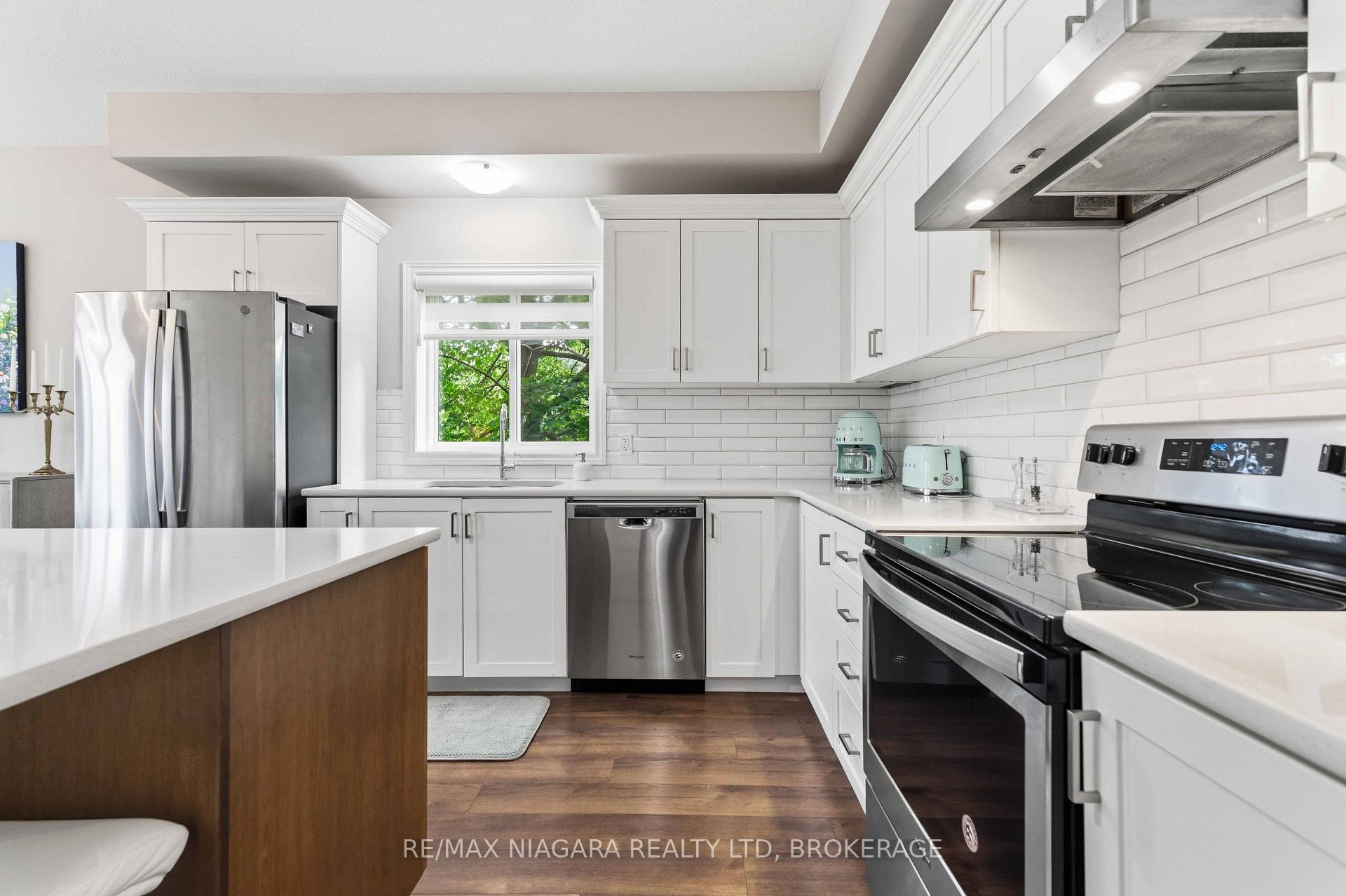 Photo 16 of 23B Bloomfield Avenue, St. Catharines, Secord Woods — HOMEH