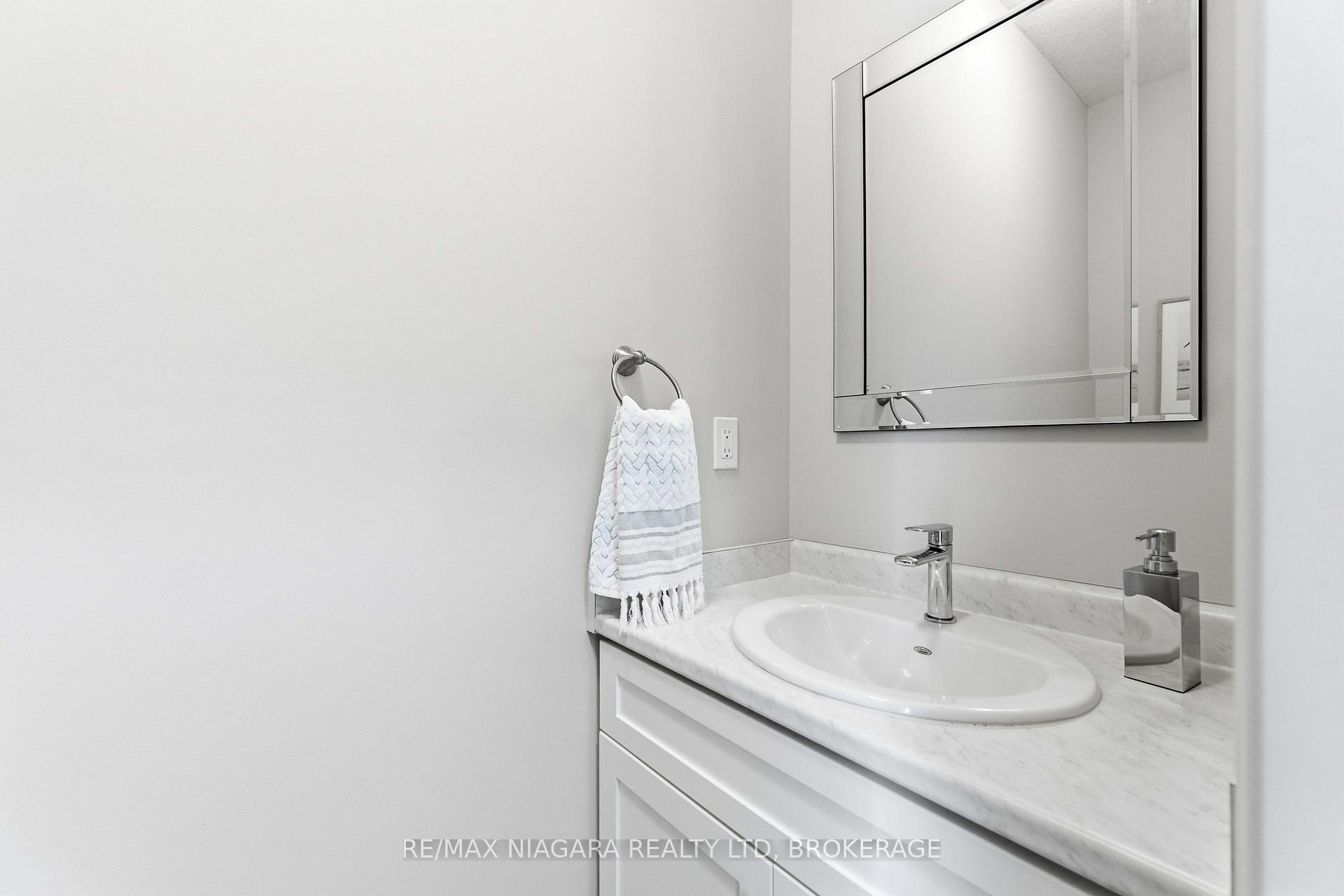 Photo 17 of 23B Bloomfield Avenue, St. Catharines, Secord Woods — HOMEH