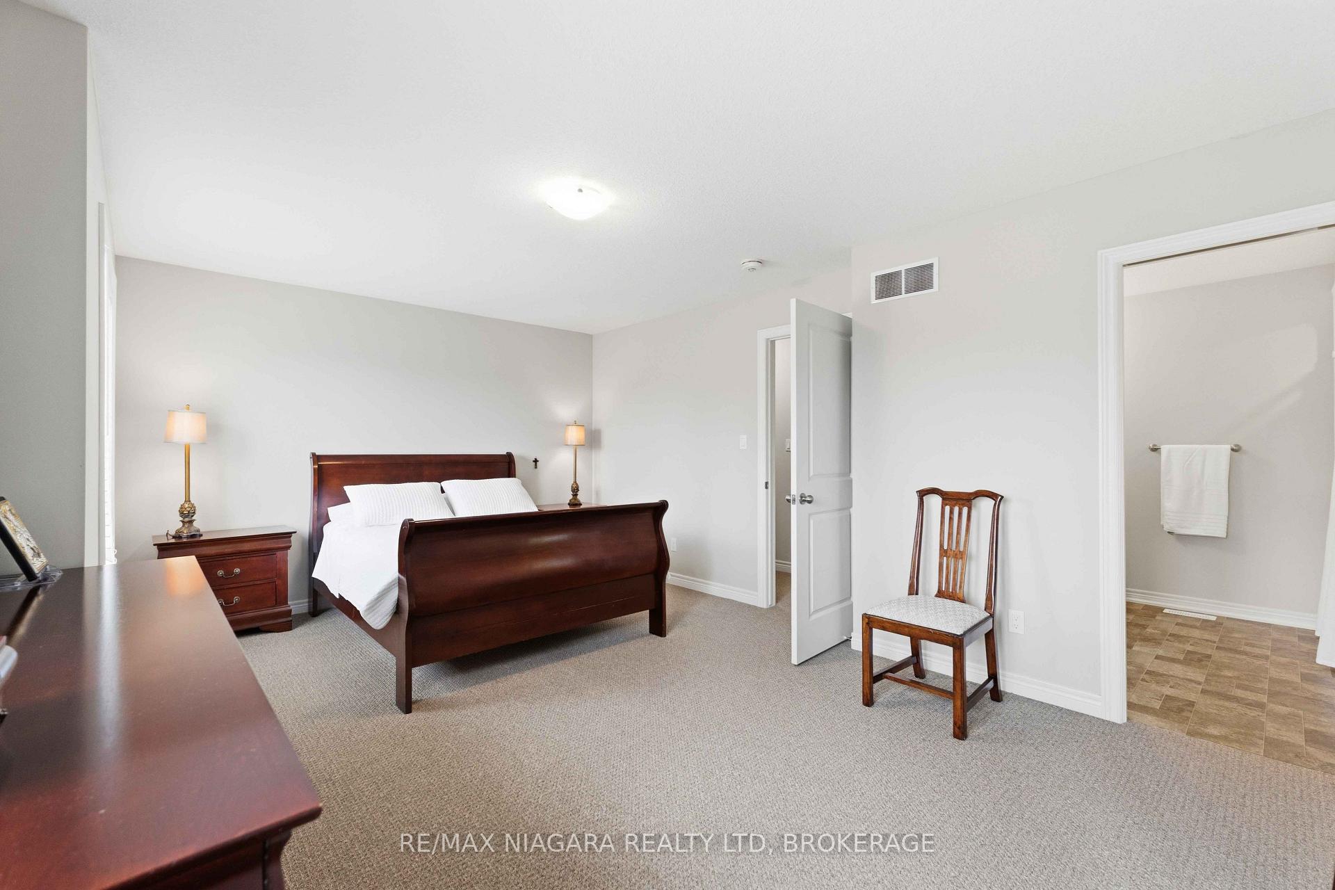 Photo 20 of 23B Bloomfield Avenue, St. Catharines, Secord Woods — HOMEH