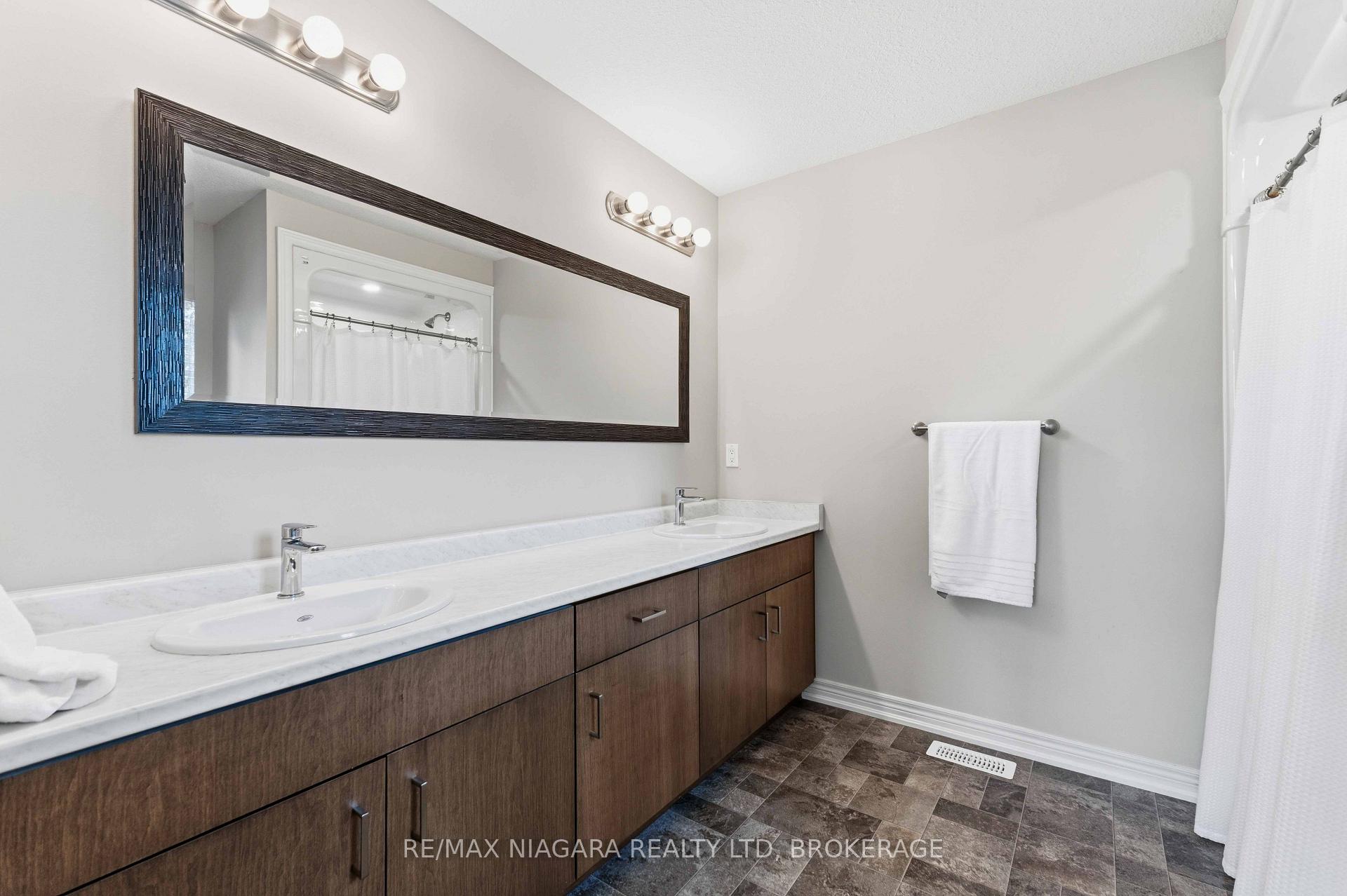 Photo 23 of 23B Bloomfield Avenue, St. Catharines, Secord Woods — HOMEH