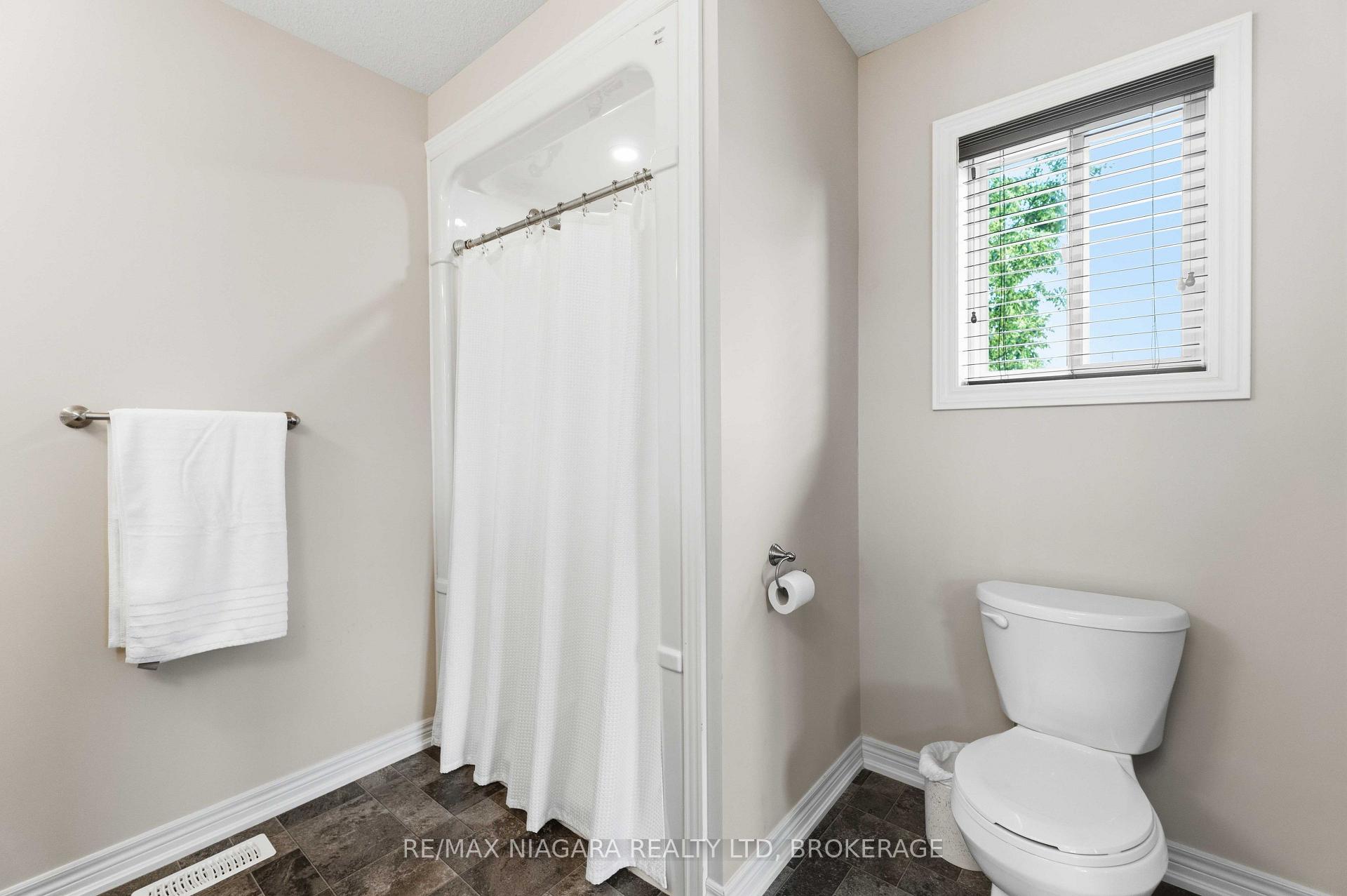 Photo 24 of 23B Bloomfield Avenue, St. Catharines, Secord Woods — HOMEH