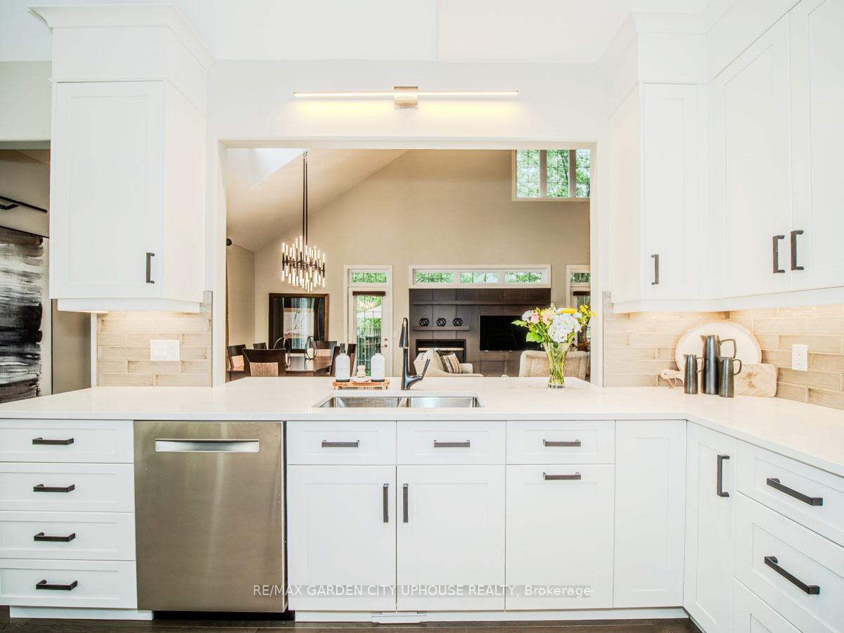 Photo 10 of 45 Oarsman Crescent, St. Catharines, Martindale Pond — HOMEH