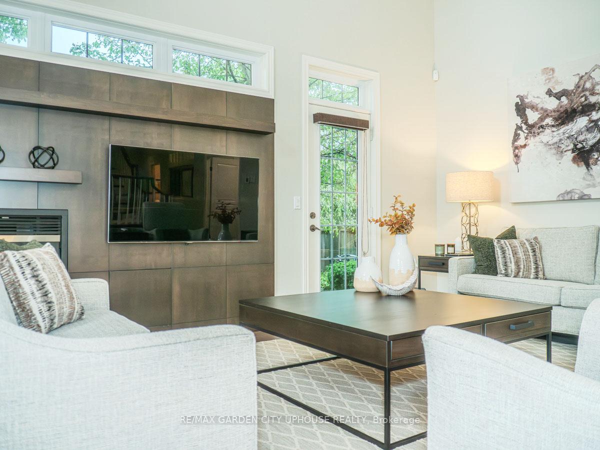 Photo 13 of 45 Oarsman Crescent, St. Catharines, Martindale Pond — HOMEH