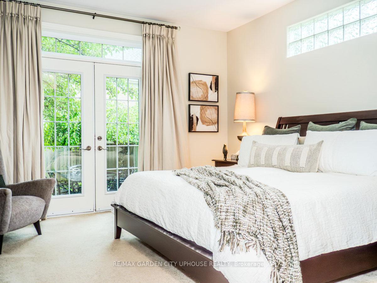 Photo 15 of 45 Oarsman Crescent, St. Catharines, Martindale Pond — HOMEH