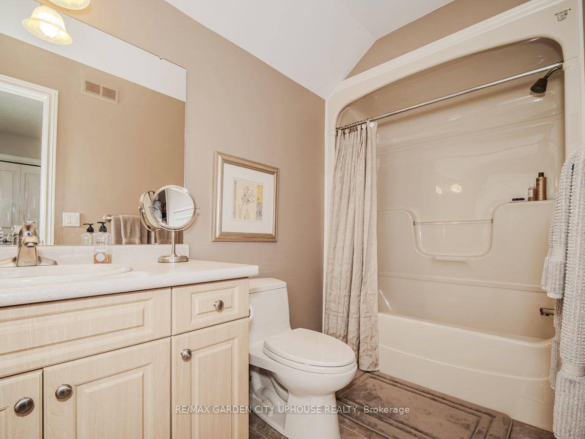 Photo 25 of 45 Oarsman Crescent, St. Catharines, Martindale Pond — HOMEH