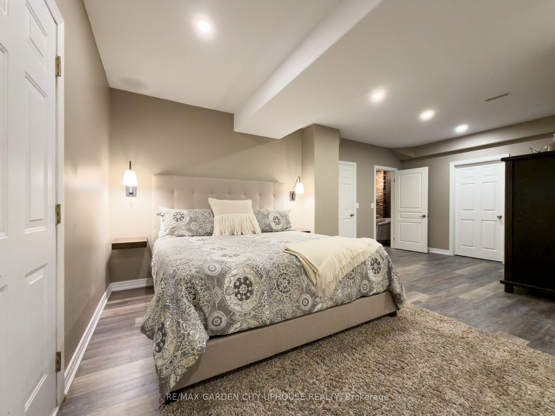 Photo 35 of 45 Oarsman Crescent, St. Catharines, Martindale Pond — HOMEH
