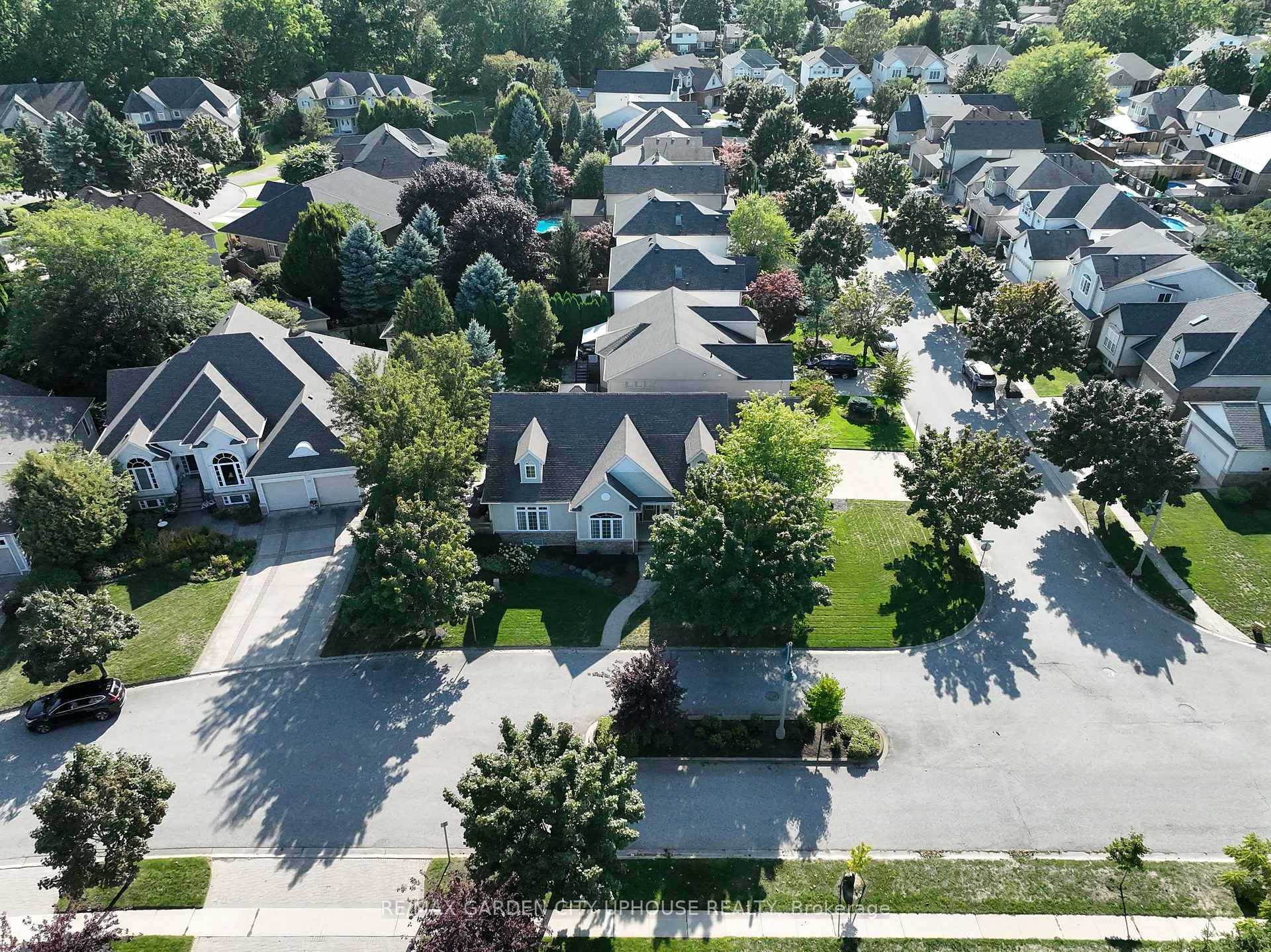 Photo 36 of 45 Oarsman Crescent, St. Catharines, Martindale Pond — HOMEH