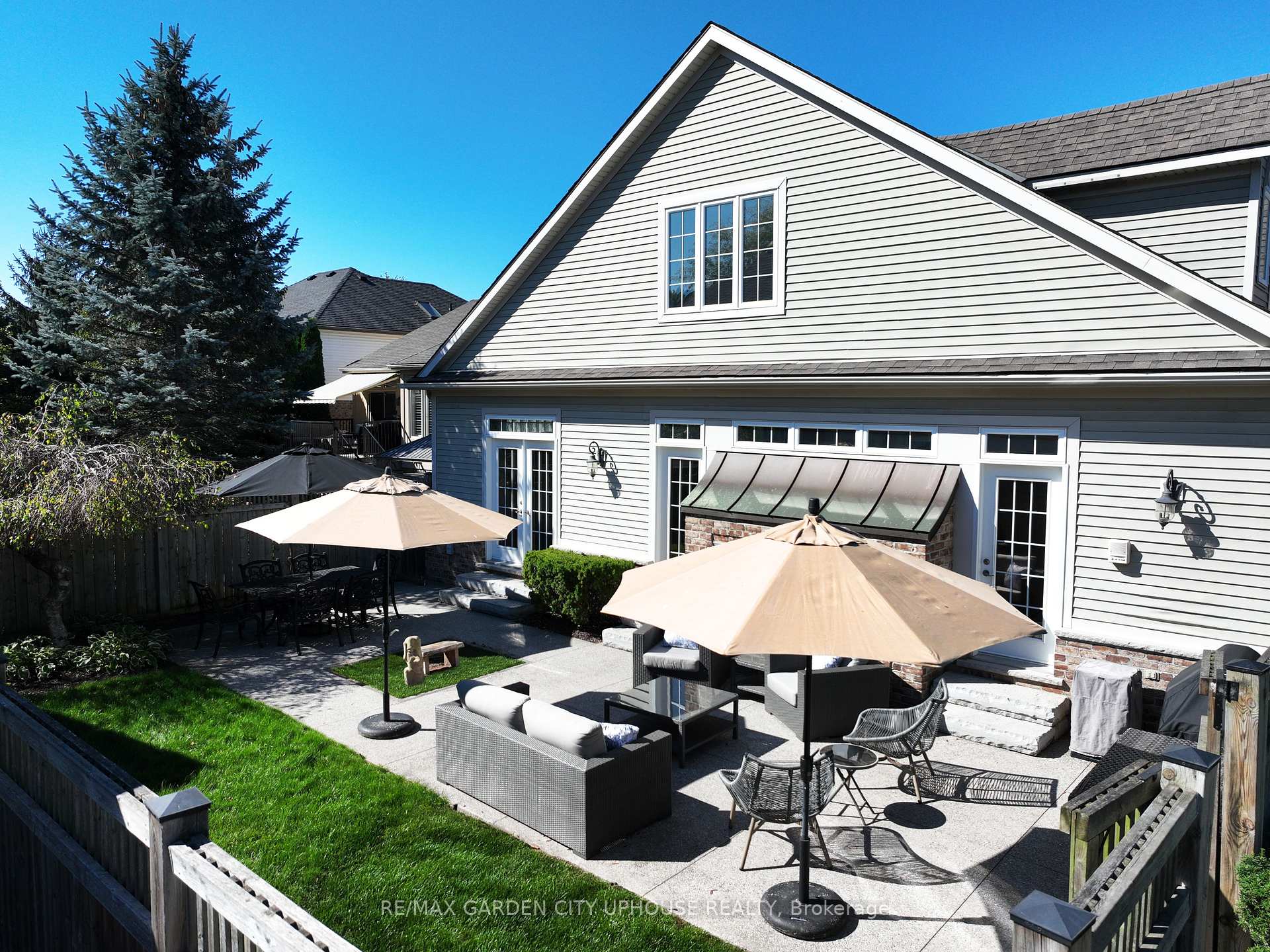 Photo 41 of 45 Oarsman Crescent, St. Catharines, Martindale Pond — HOMEH