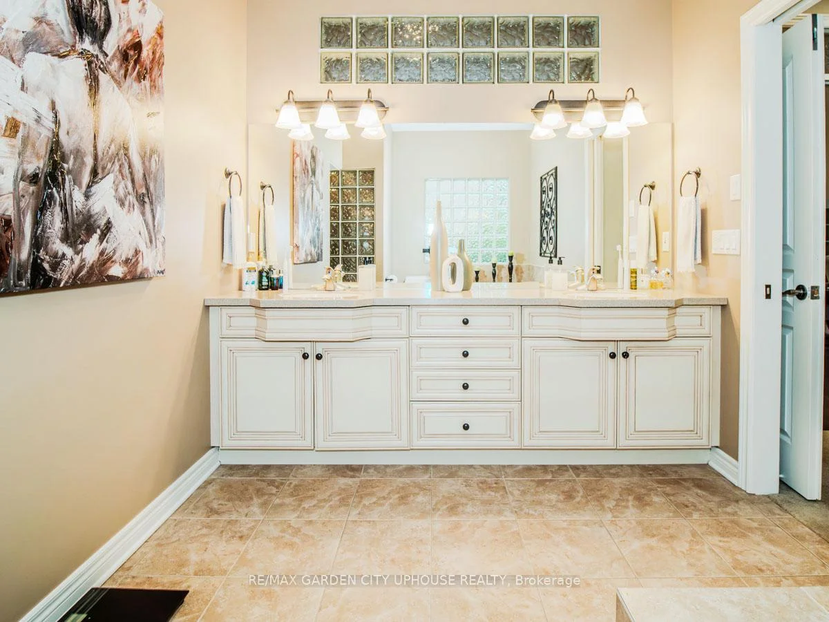 Photo 23 of 45 Oarsman Crescent, St. Catharines, Martindale Pond — HOMEH