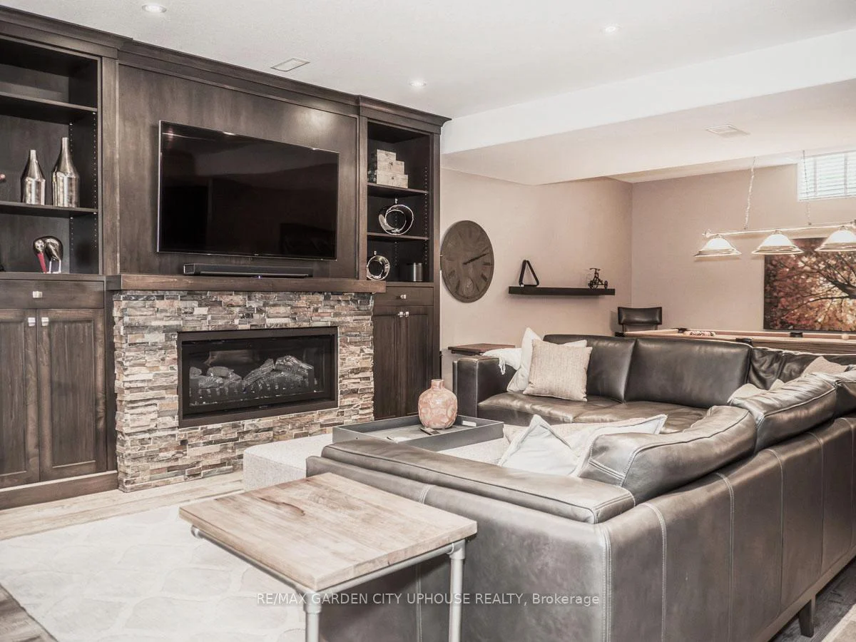 Photo 32 of 45 Oarsman Crescent, St. Catharines, Martindale Pond — HOMEH