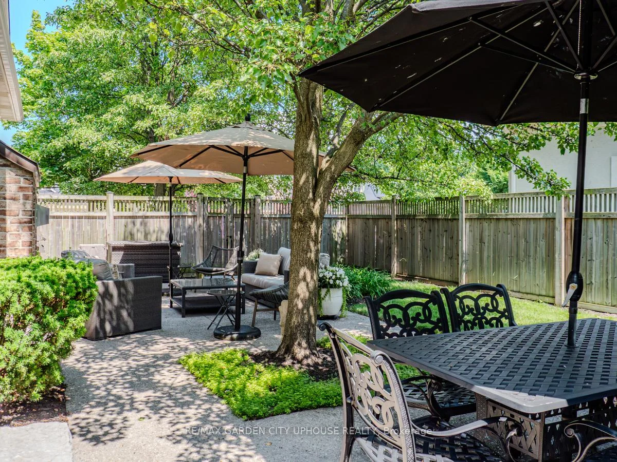 Photo 42 of 45 Oarsman Crescent, St. Catharines, Martindale Pond — HOMEH