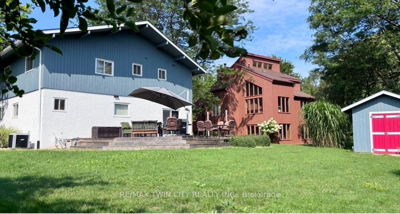 Photo 2 of 136 Carmichael Crescent, Blue Mountains — HOMEH
