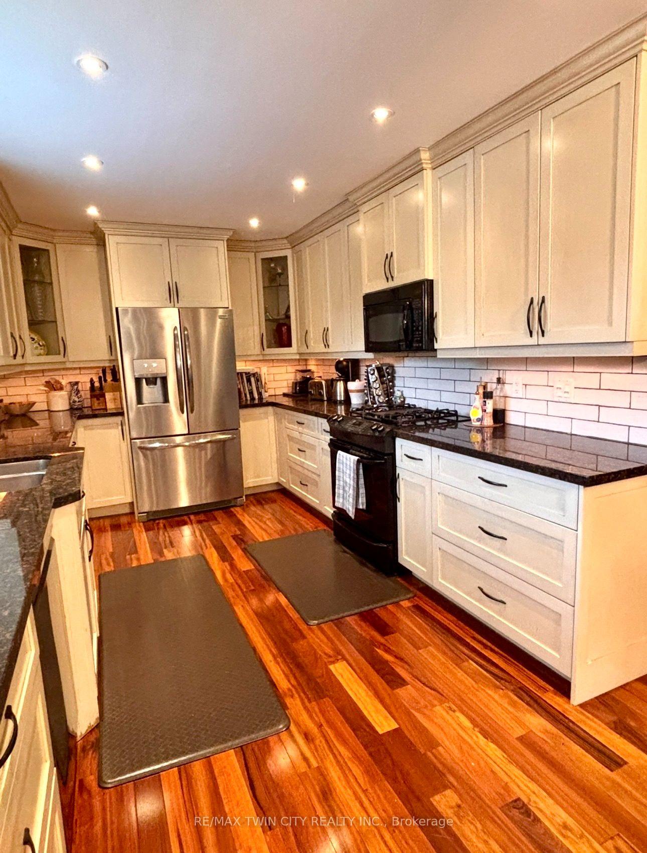 Photo 4 of 136 Carmichael Crescent, Blue Mountains — HOMEH