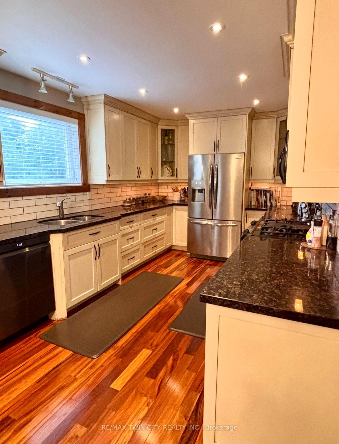 Photo 5 of 136 Carmichael Crescent, Blue Mountains — HOMEH