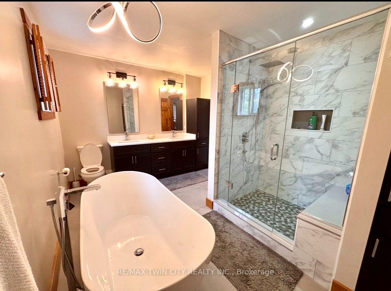 Photo 10 of 136 Carmichael Crescent, Blue Mountains — HOMEH