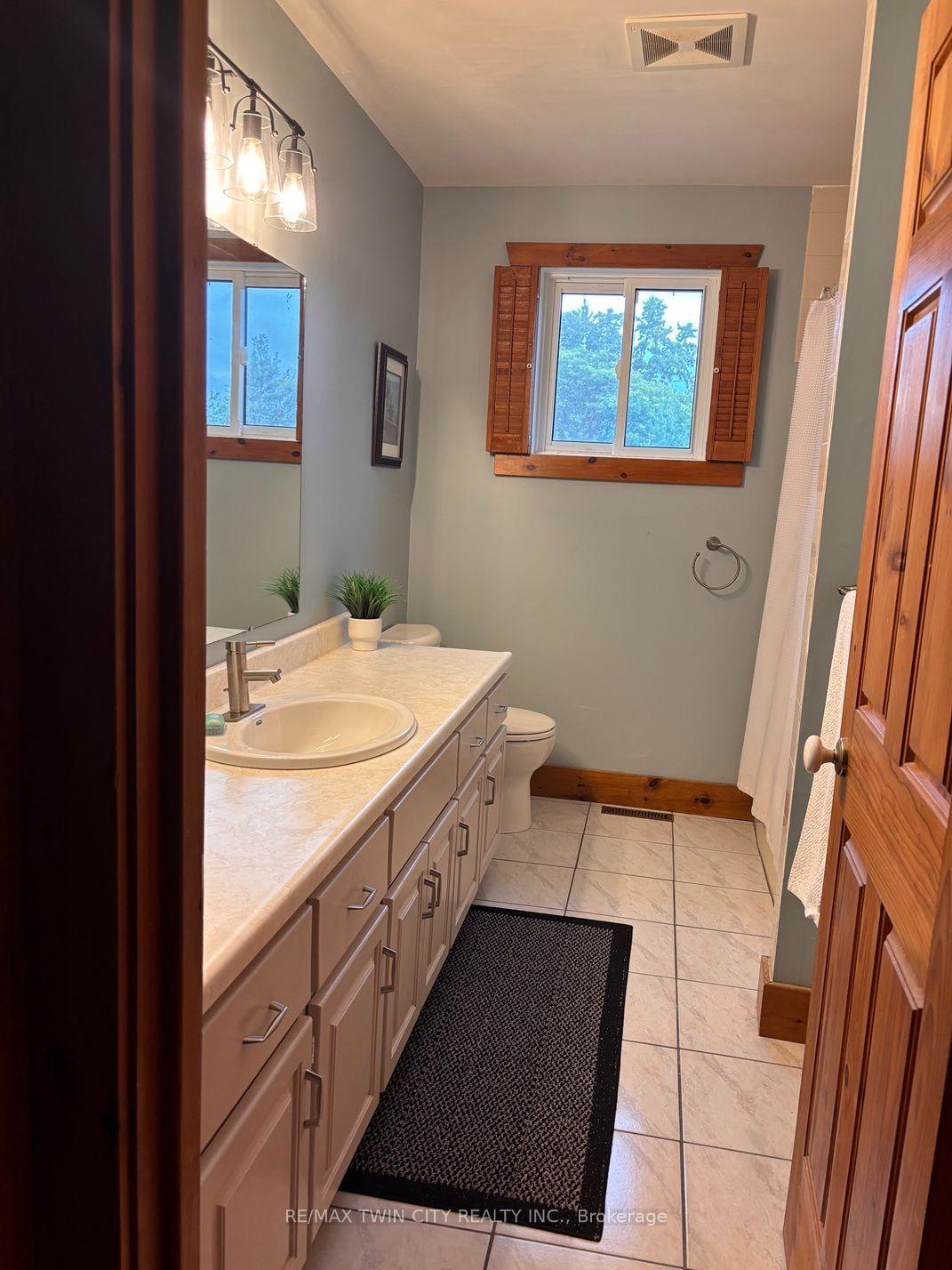 Photo 11 of 136 Carmichael Crescent, Blue Mountains — HOMEH