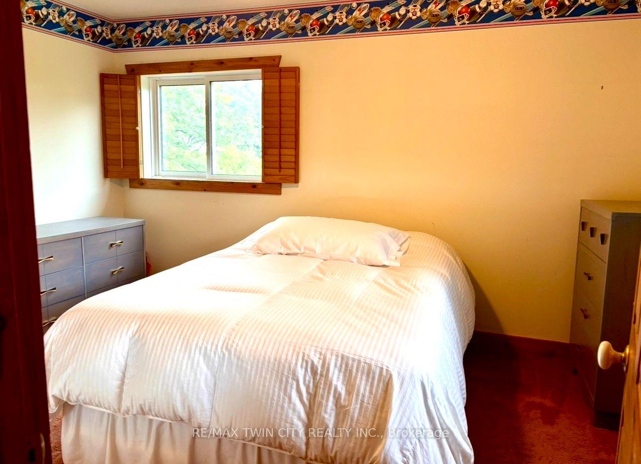 Photo 13 of 136 Carmichael Crescent, Blue Mountains — HOMEH