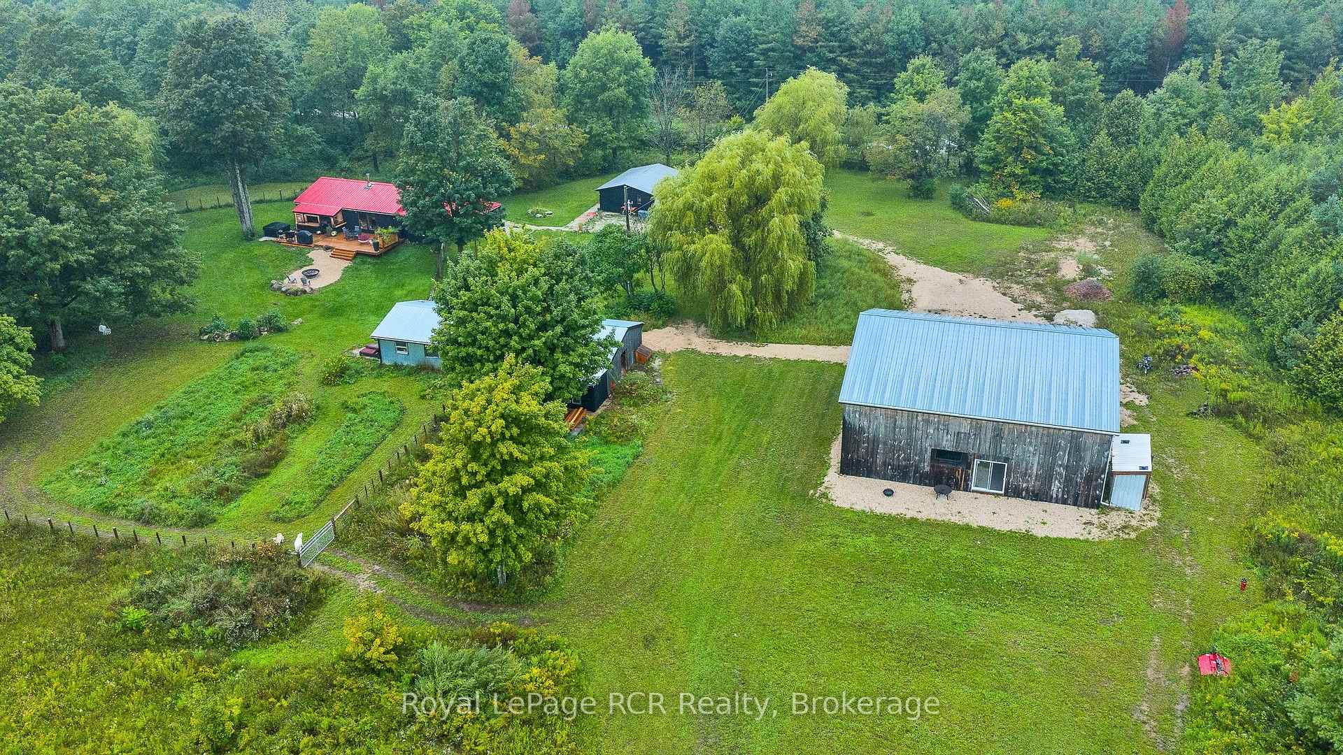 Photo of 585216 Sideroad 10A