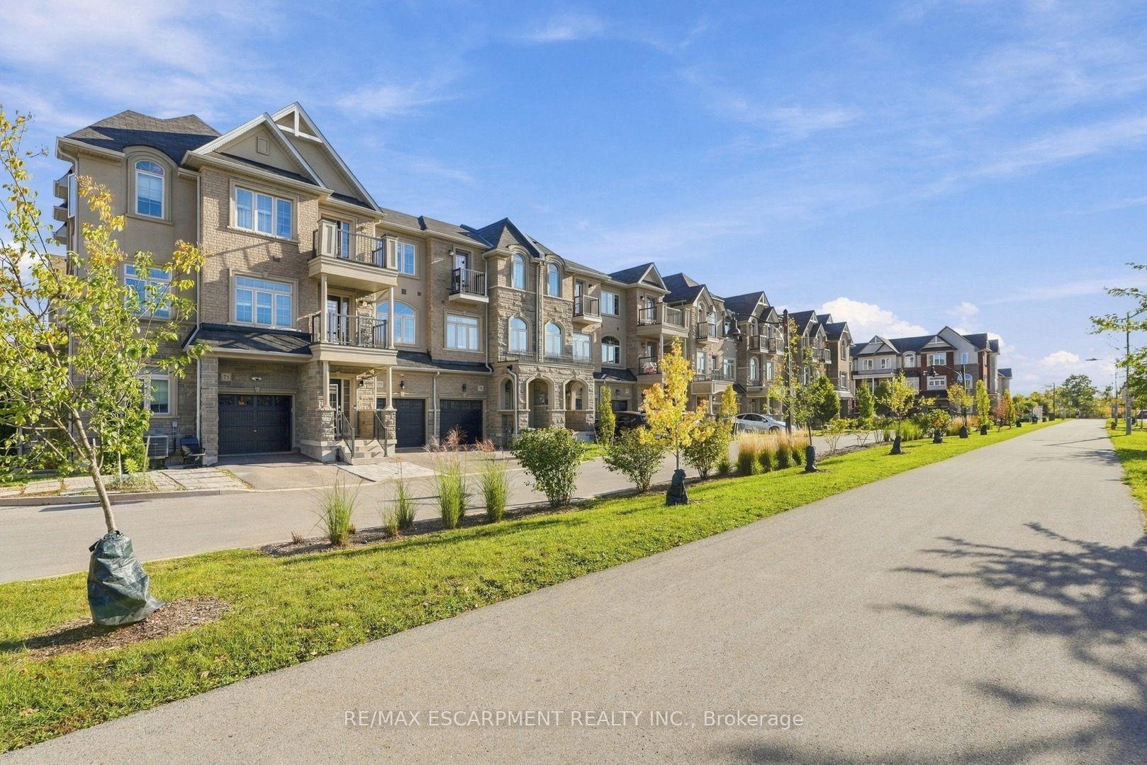 Photo 2 of 77 Borers Creek Circle, Hamilton, Waterdown — HOMEH