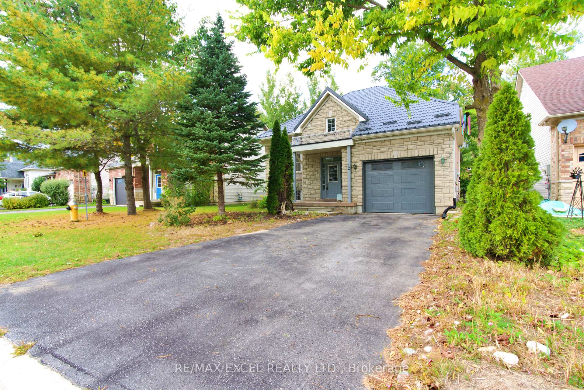 Photo 2 of 12 Cardinal Way, Wasaga Beach — HOMEH