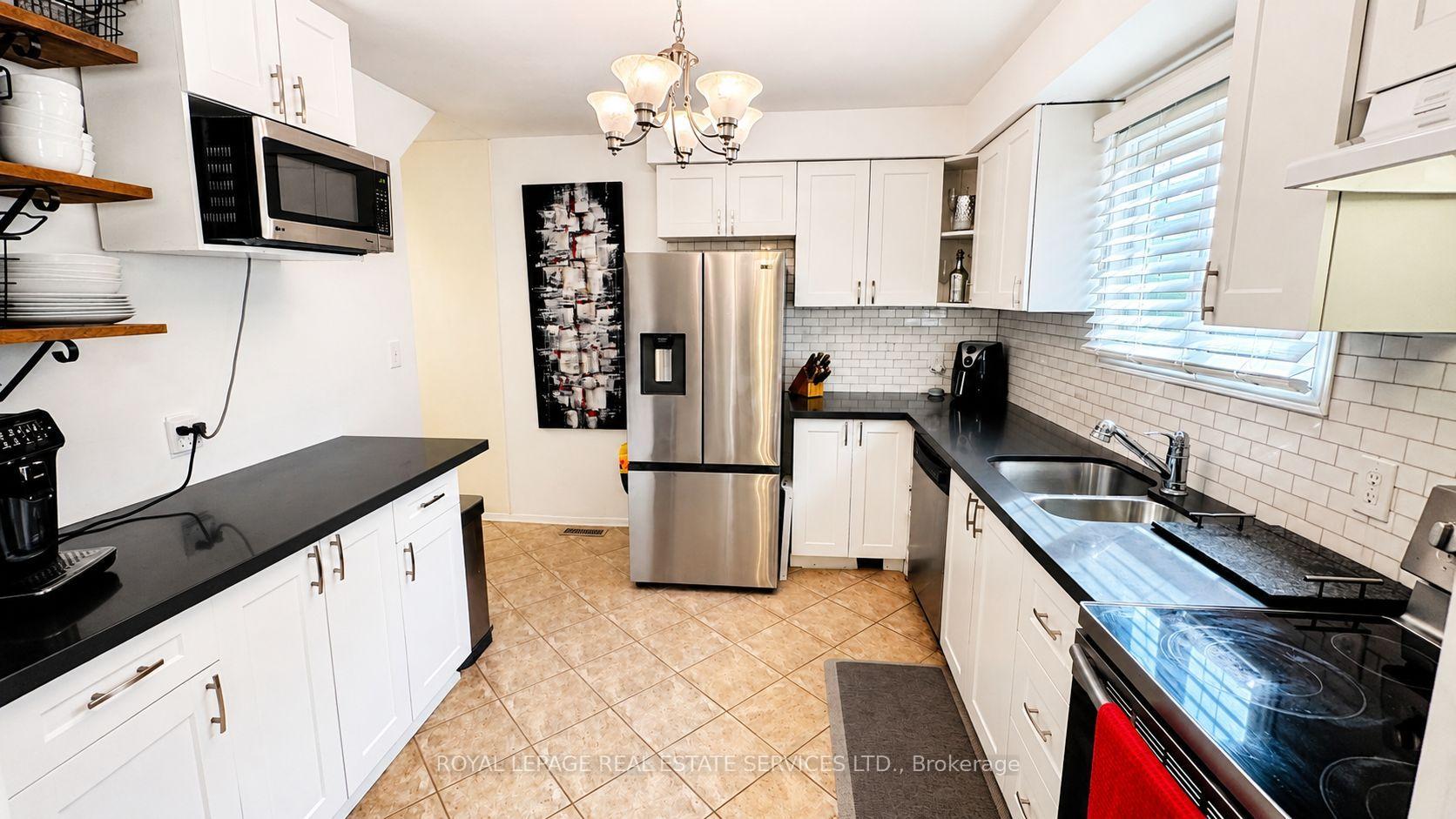 Photo 7 of 49 Lowder Place, Whitby, Blue Grass Meadows — HOMEH