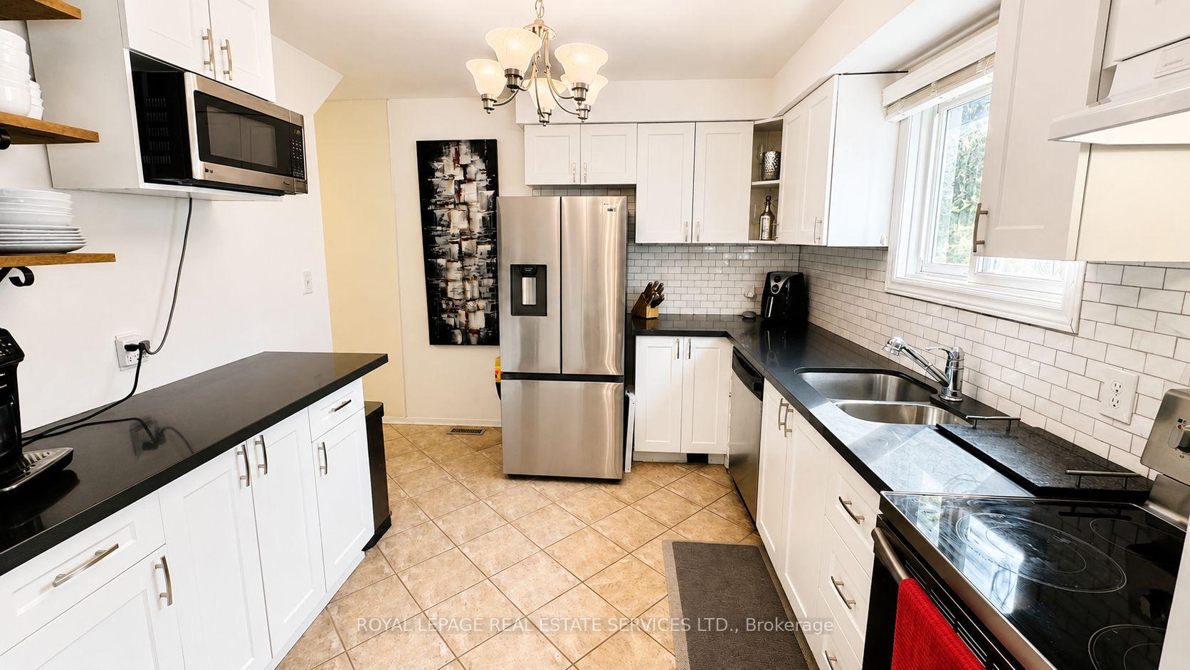 Photo 8 of 49 Lowder Place, Whitby, Blue Grass Meadows — HOMEH