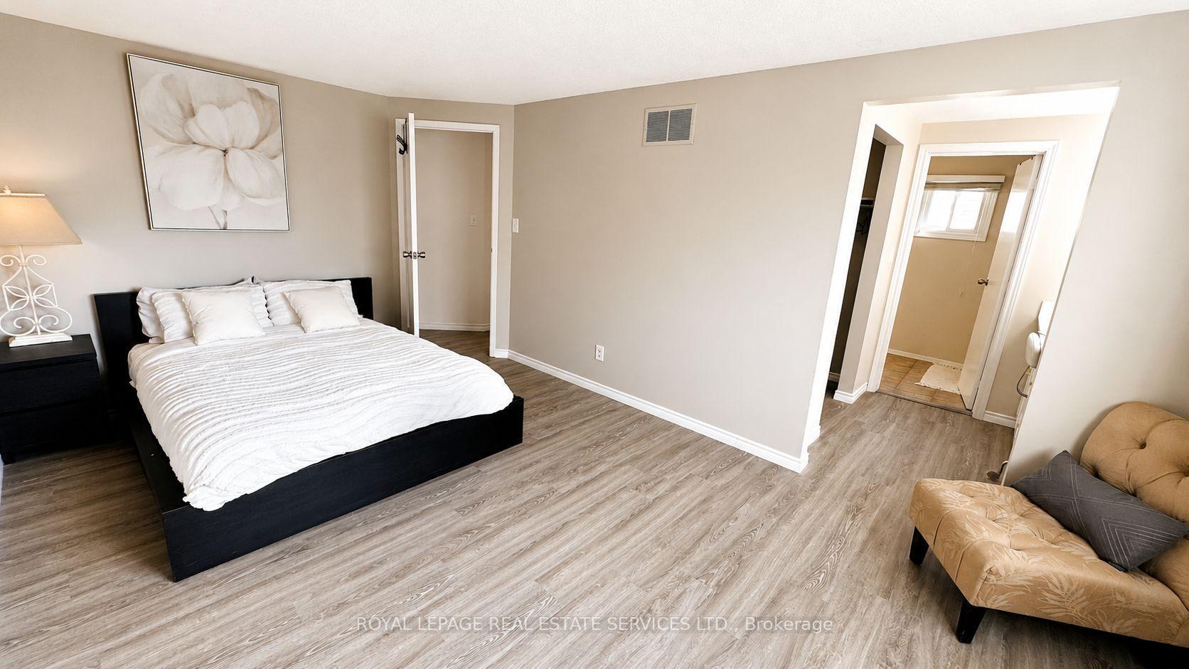 Photo 12 of 49 Lowder Place, Whitby, Blue Grass Meadows — HOMEH