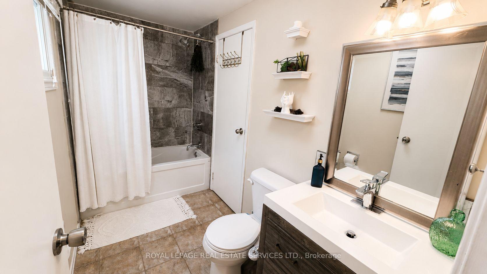 Photo 16 of 49 Lowder Place, Whitby, Blue Grass Meadows — HOMEH